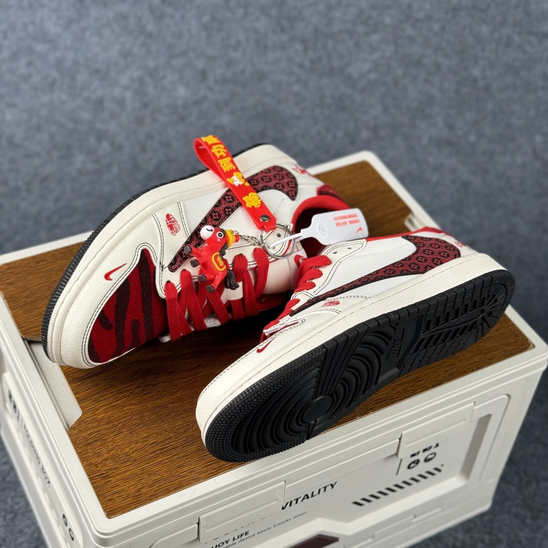 Air Jordan 1 Low AJ1 乔1 马年限定 高端定制 低帮倒钩复古篮球鞋 DX5688-001-Top High Quatity Cheap Sneakers Fashion Clothing Clothes Bags handbags Shoes of all Brand wholesale With The best Quality And Beautiful Price from China Factory Chinese suppliers wholesaler seller Air Jordan 1 Low AJ1 乔1 马年限定 高端定制 低帮倒钩复古篮球鞋 DX5688-001