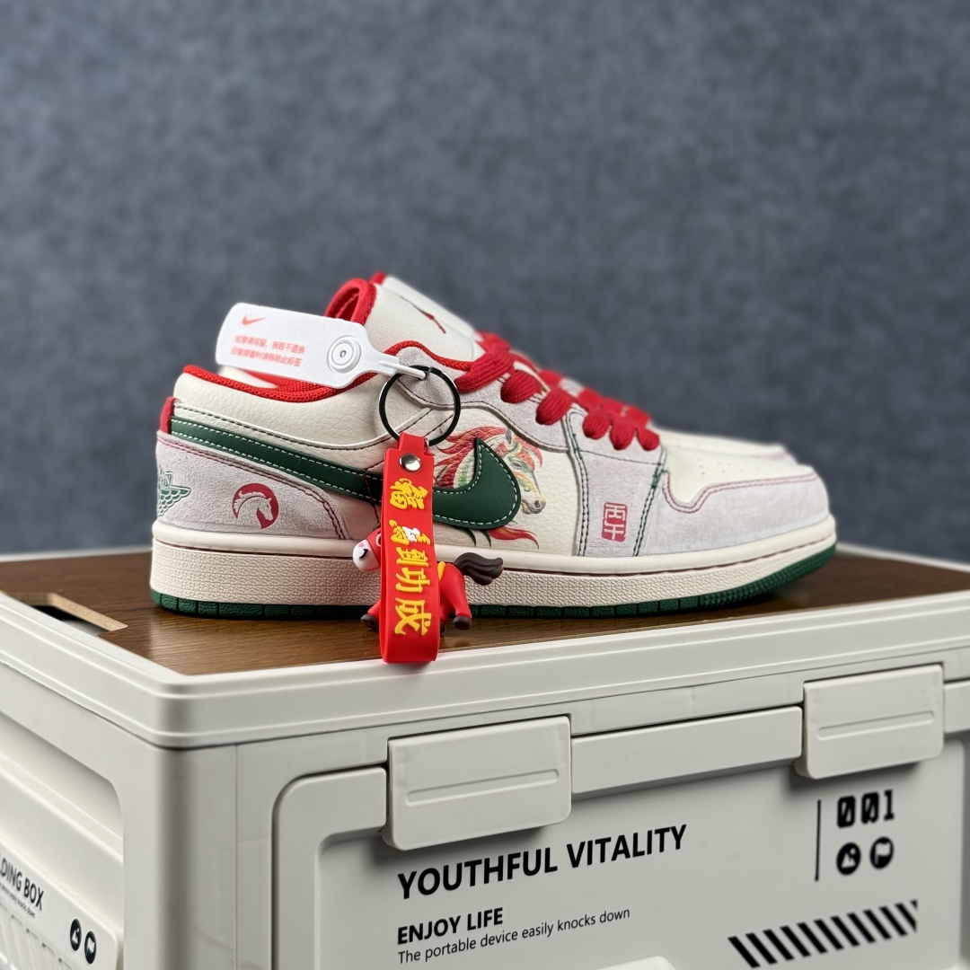 280 Air Jordan 1 Low AJ1 乔1 2026 马年限定 高端定制 低帮复古篮球鞋 FF9989-031-Chinese UA Cheap High Quatity Brand Clothes Bags handbags Sneakers wholesale wholesaler seller from China Factory suppliers Fashion Clothing Shoes best Quality Beautiful Price 280 Air Jordan 1 Low AJ1 乔1 2026 马年限定 高端定制 低帮复古篮球鞋 FF9989-031