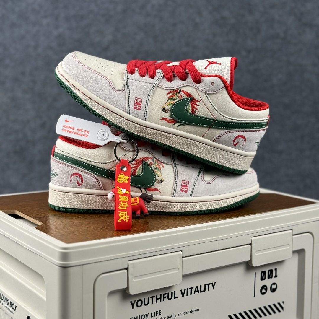 280 Air Jordan 1 Low AJ1 乔1 2026 马年限定 高端定制 低帮复古篮球鞋 FF9989-031-Chinese UA Cheap High Quatity Brand Clothes Bags handbags Sneakers wholesale wholesaler seller from China Factory suppliers Fashion Clothing Shoes best Quality Beautiful Price 280 Air Jordan 1 Low AJ1 乔1 2026 马年限定 高端定制 低帮复古篮球鞋 FF9989-031