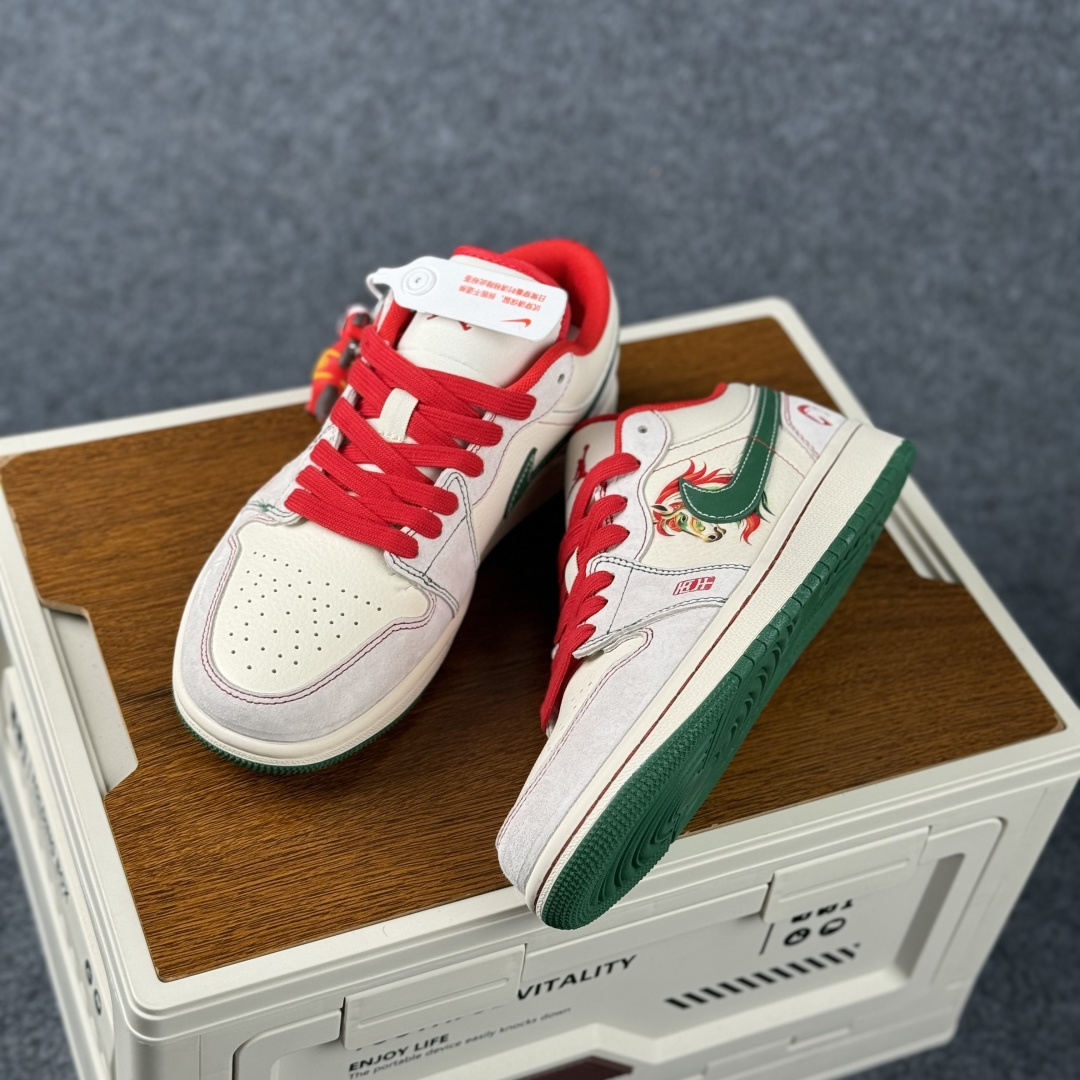 280 Air Jordan 1 Low AJ1 乔1 2026 马年限定 高端定制 低帮复古篮球鞋 FF9989-031-Chinese UA Cheap High Quatity Brand Clothes Bags handbags Sneakers wholesale wholesaler seller from China Factory suppliers Fashion Clothing Shoes best Quality Beautiful Price 280 Air Jordan 1 Low AJ1 乔1 2026 马年限定 高端定制 低帮复古篮球鞋 FF9989-031