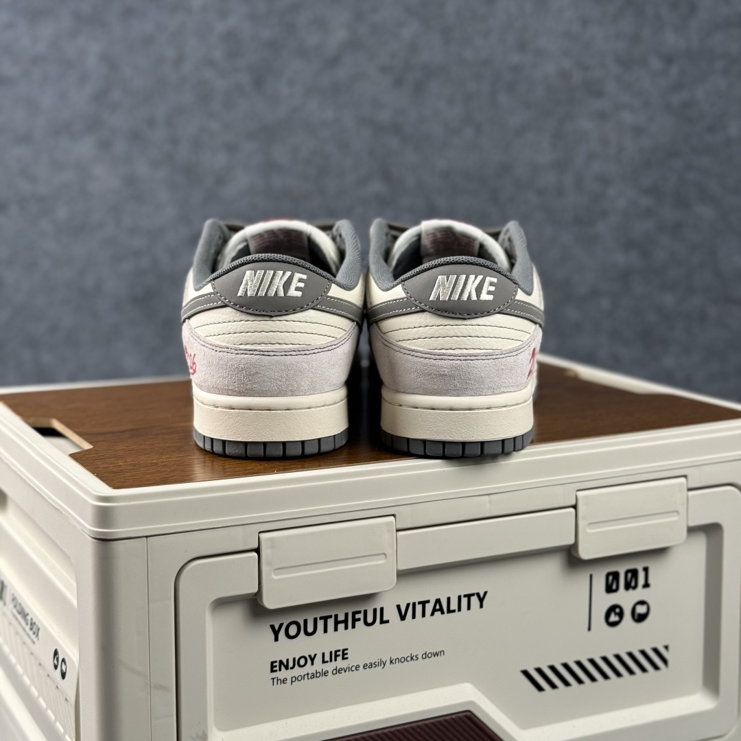 Nike Dunk Low Retro 马年限定 周年高端定制 低帮休闲板鞋 DX2688-010-High Quatity Cheap Brand wholesale wholesaler seller Clothes Bags handbags Sneakers Top Fashion Clothing Shoes from China Factory Chinese suppliers best Quality Beautiful Price Nike Dunk Low Retro 马年限定 周年高端定制 低帮休闲板鞋 DX2688-010