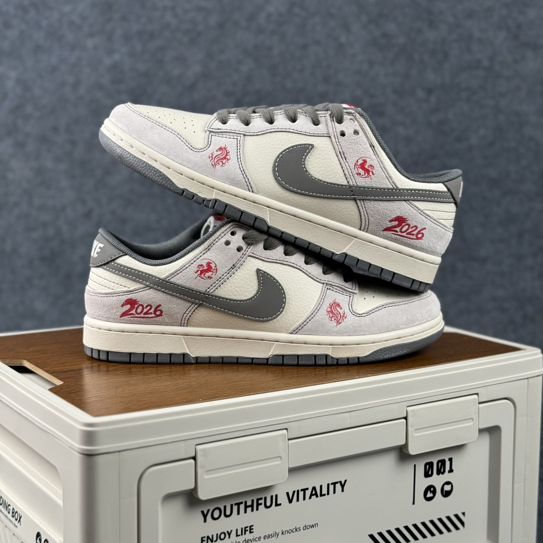 Nike Dunk Low Retro 马年限定 周年高端定制 低帮休闲板鞋 DX2688-010-High Quatity Cheap Brand wholesale wholesaler seller Clothes Bags handbags Sneakers Top Fashion Clothing Shoes from China Factory Chinese suppliers best Quality Beautiful Price Nike Dunk Low Retro 马年限定 周年高端定制 低帮休闲板鞋 DX2688-010