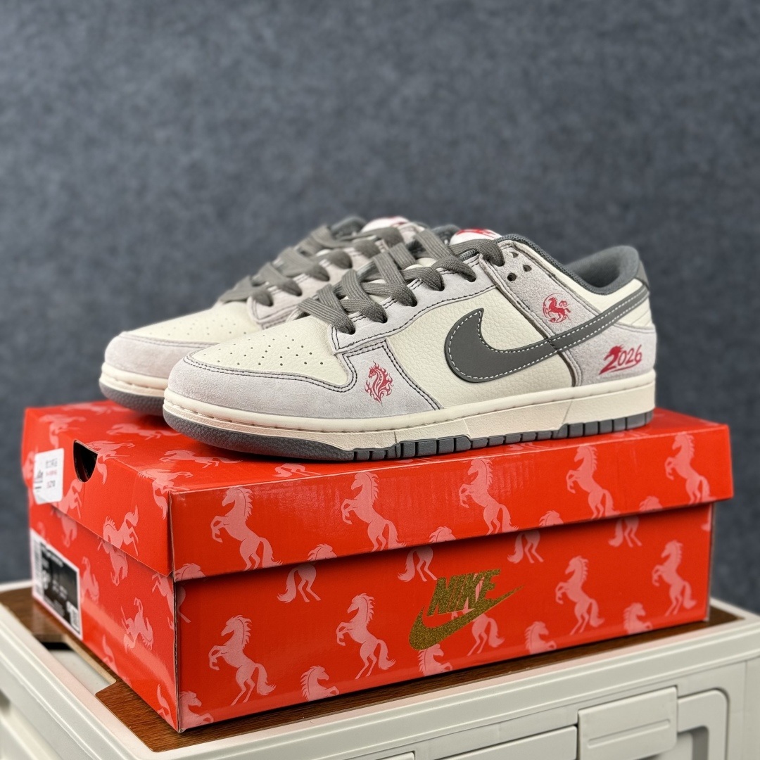 Nike Dunk Low Retro 马年限定 周年高端定制 低帮休闲板鞋 DX2688-010-High Quatity Cheap Brand wholesale wholesaler seller Clothes Bags handbags Sneakers Top Fashion Clothing Shoes from China Factory Chinese suppliers best Quality Beautiful Price Nike Dunk Low Retro 马年限定 周年高端定制 低帮休闲板鞋 DX2688-010