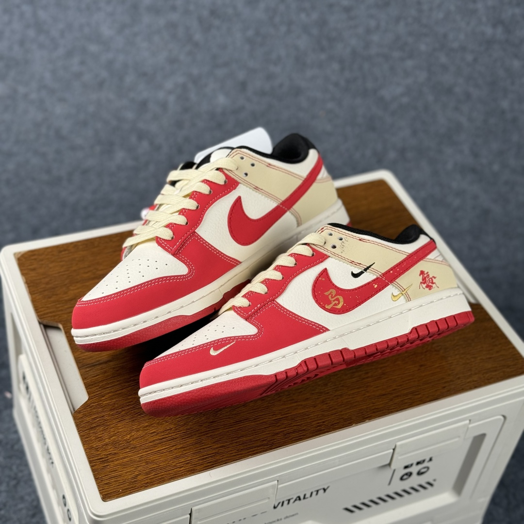Nike Dunk Low Retro 马年限定 周年高端定制 低帮休闲板鞋 SD6868-113-Top High Quatity Cheap Sneakers Fashion Clothing Clothes Bags handbags Shoes of all Brand wholesale With The best Quality And Beautiful Price from China Factory Chinese suppliers wholesaler seller Nike Dunk Low Retro 马年限定 周年高端定制 低帮休闲板鞋 SD6868-113