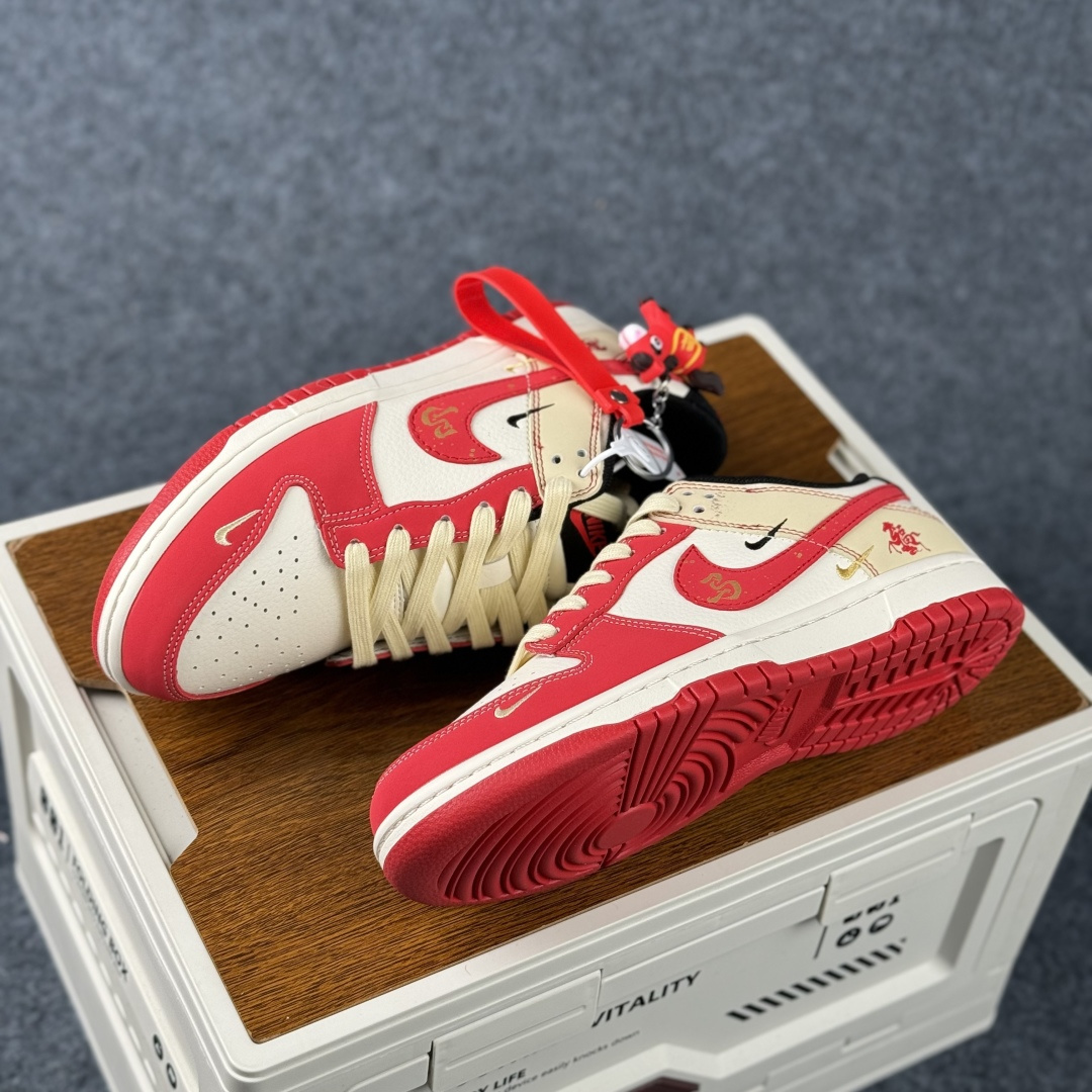 Nike Dunk Low Retro 马年限定 周年高端定制 低帮休闲板鞋 SD6868-113-Top High Quatity Cheap Sneakers Fashion Clothing Clothes Bags handbags Shoes of all Brand wholesale With The best Quality And Beautiful Price from China Factory Chinese suppliers wholesaler seller Nike Dunk Low Retro 马年限定 周年高端定制 低帮休闲板鞋 SD6868-113