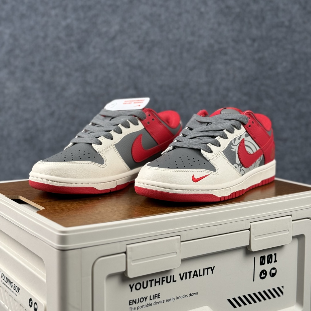 Nike Dunk Low Retro 马年限定 周年高端定制 低帮休闲板鞋 HG0026-009-Top High Quatity Cheap Sneakers Fashion Clothing Clothes Bags handbags Shoes of all Brand wholesale With The best Quality And Beautiful Price from China Factory Chinese suppliers wholesaler seller Nike Dunk Low Retro 马年限定 周年高端定制 低帮休闲板鞋 HG0026-009