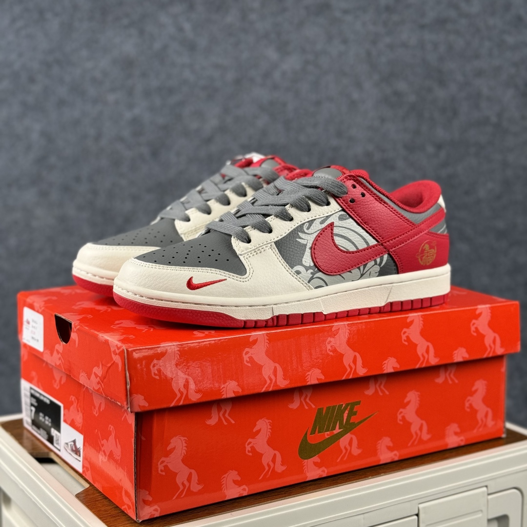 Nike Dunk Low Retro 马年限定 周年高端定制 低帮休闲板鞋 HG0026-009-Top High Quatity Cheap Sneakers Fashion Clothing Clothes Bags handbags Shoes of all Brand wholesale With The best Quality And Beautiful Price from China Factory Chinese suppliers wholesaler seller Nike Dunk Low Retro 马年限定 周年高端定制 低帮休闲板鞋 HG0026-009