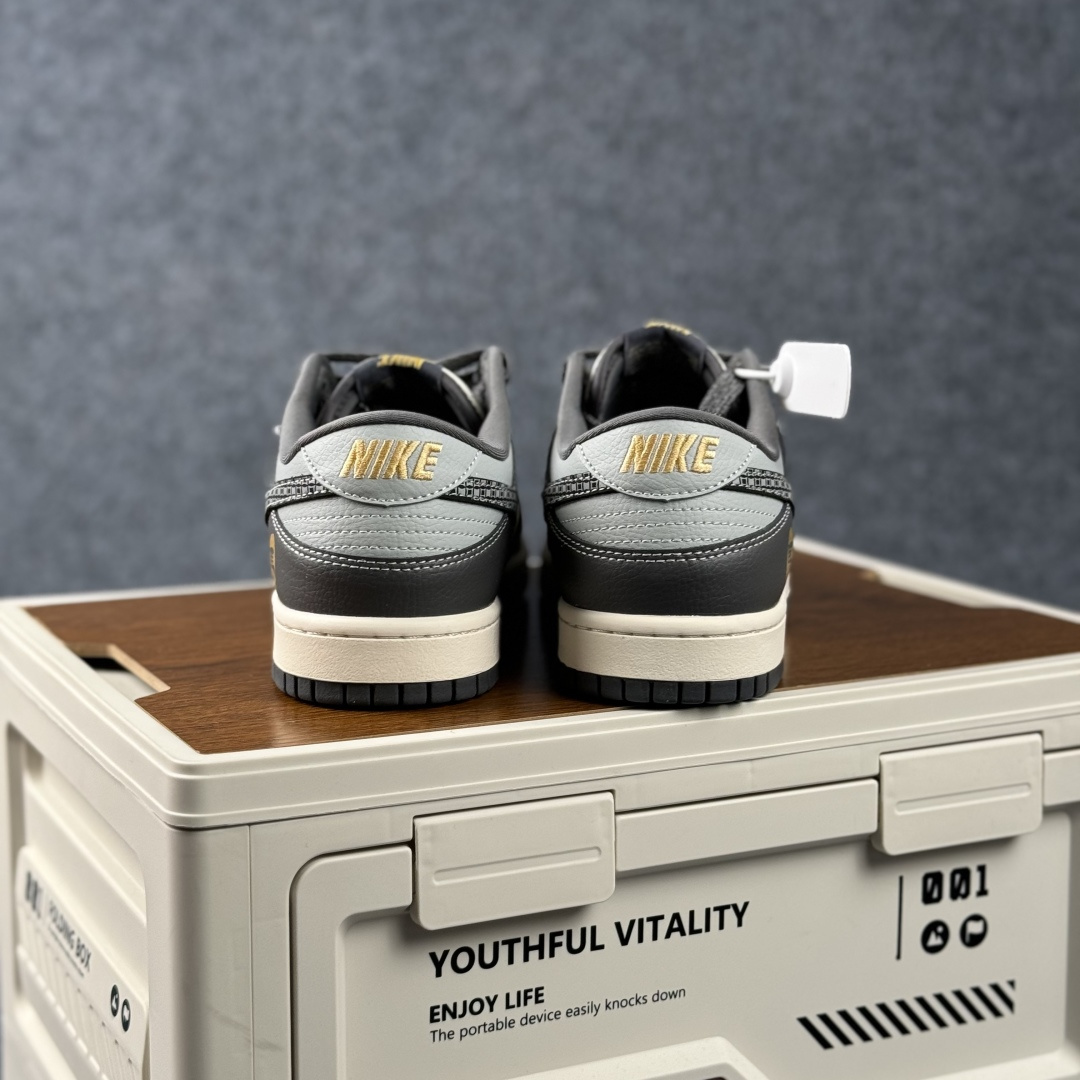 Nike Dunk Low Retro 马年限定 周年高端定制 低帮休闲板鞋 HG0026-012-Top High Quatity Cheap Sneakers Fashion Clothing Clothes Bags handbags Shoes of all Brand wholesale With The best Quality And Beautiful Price from China Factory Chinese suppliers wholesaler seller Nike Dunk Low Retro 马年限定 周年高端定制 低帮休闲板鞋 HG0026-012