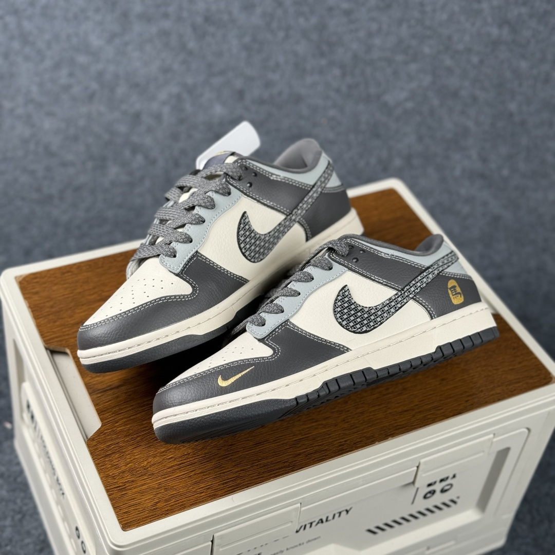 Nike Dunk Low Retro 马年限定 周年高端定制 低帮休闲板鞋 HG0026-012-Top High Quatity Cheap Sneakers Fashion Clothing Clothes Bags handbags Shoes of all Brand wholesale With The best Quality And Beautiful Price from China Factory Chinese suppliers wholesaler seller Nike Dunk Low Retro 马年限定 周年高端定制 低帮休闲板鞋 HG0026-012
