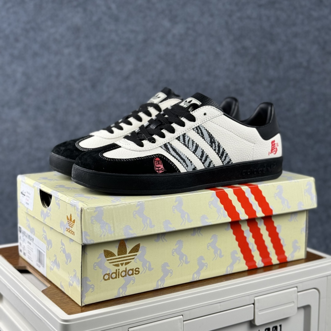260 Adidas Handball Spezial Sanba 马年限定 ZH2599 阿迪达斯经典款 桑巴德训 复古休闲板鞋-Chinese UA Cheap High Quatity Brand Clothes Bags handbags Sneakers wholesale wholesaler seller from China Factory suppliers Fashion Clothing Shoes best Quality Beautiful Price 260 Adidas Handball Spezial Sanba 马年限定 ZH2599 阿迪达斯经典款 桑巴德训 复古休闲板鞋