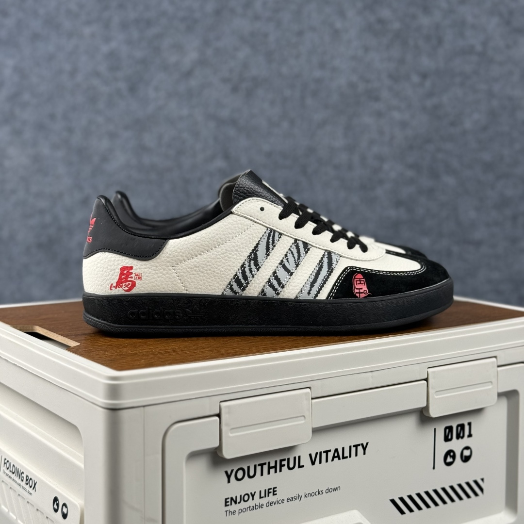260 Adidas Handball Spezial Sanba 马年限定 ZH2599 阿迪达斯经典款 桑巴德训 复古休闲板鞋-Chinese UA Cheap High Quatity Brand Clothes Bags handbags Sneakers wholesale wholesaler seller from China Factory suppliers Fashion Clothing Shoes best Quality Beautiful Price 260 Adidas Handball Spezial Sanba 马年限定 ZH2599 阿迪达斯经典款 桑巴德训 复古休闲板鞋