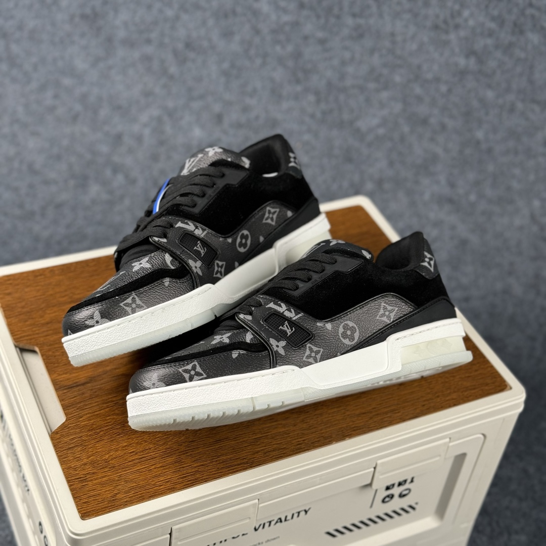 LOUIS VUITTON 路易威登 LV Trainer 板鞋 原楦原纸版开模 鞋型立体饱满-Top High Quatity Cheap Sneakers Fashion Clothing Clothes Bags handbags Shoes of all Brand wholesale With The best Quality And Beautiful Price from China Factory Chinese suppliers wholesaler seller LOUIS VUITTON 路易威登 LV Trainer 板鞋 原楦原纸版开模 鞋型立体饱满