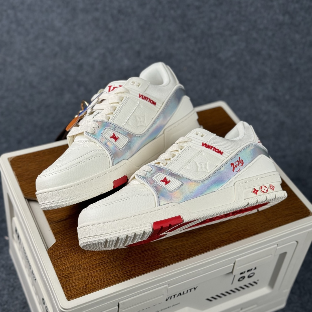 LV TRAINER白灰红 2A8DM11VL-Top High Quatity Cheap Sneakers Fashion Clothing Clothes Bags handbags Shoes of all Brand wholesale With The best Quality And Beautiful Price from China Factory Chinese suppliers wholesaler seller LV TRAINER白灰红 2A8DM11VL