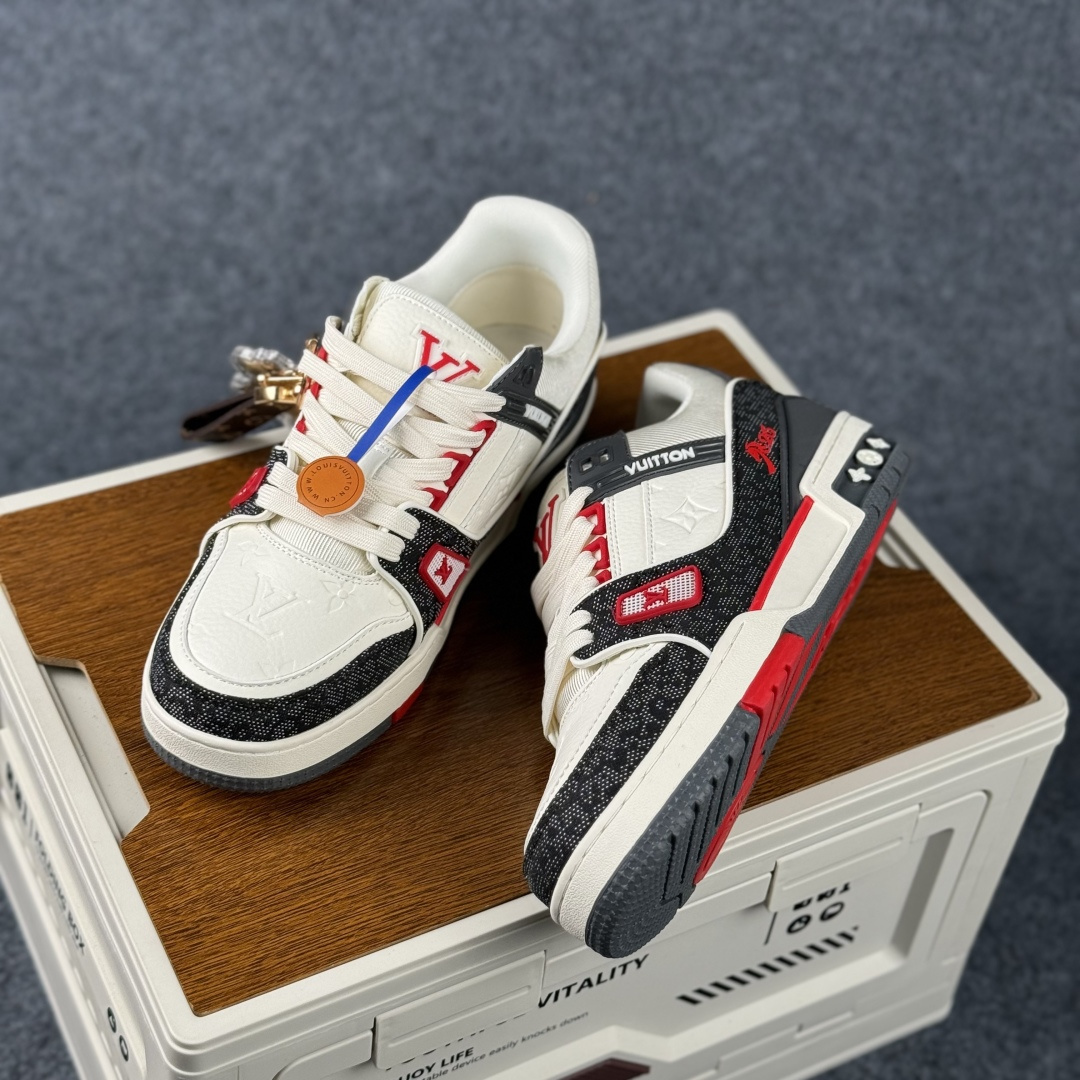 LV TRAINER白灰红 2A8DM11VL-Top High Quatity Cheap Sneakers Fashion Clothing Clothes Bags handbags Shoes of all Brand wholesale With The best Quality And Beautiful Price from China Factory Chinese suppliers wholesaler seller LV TRAINER白灰红 2A8DM11VL