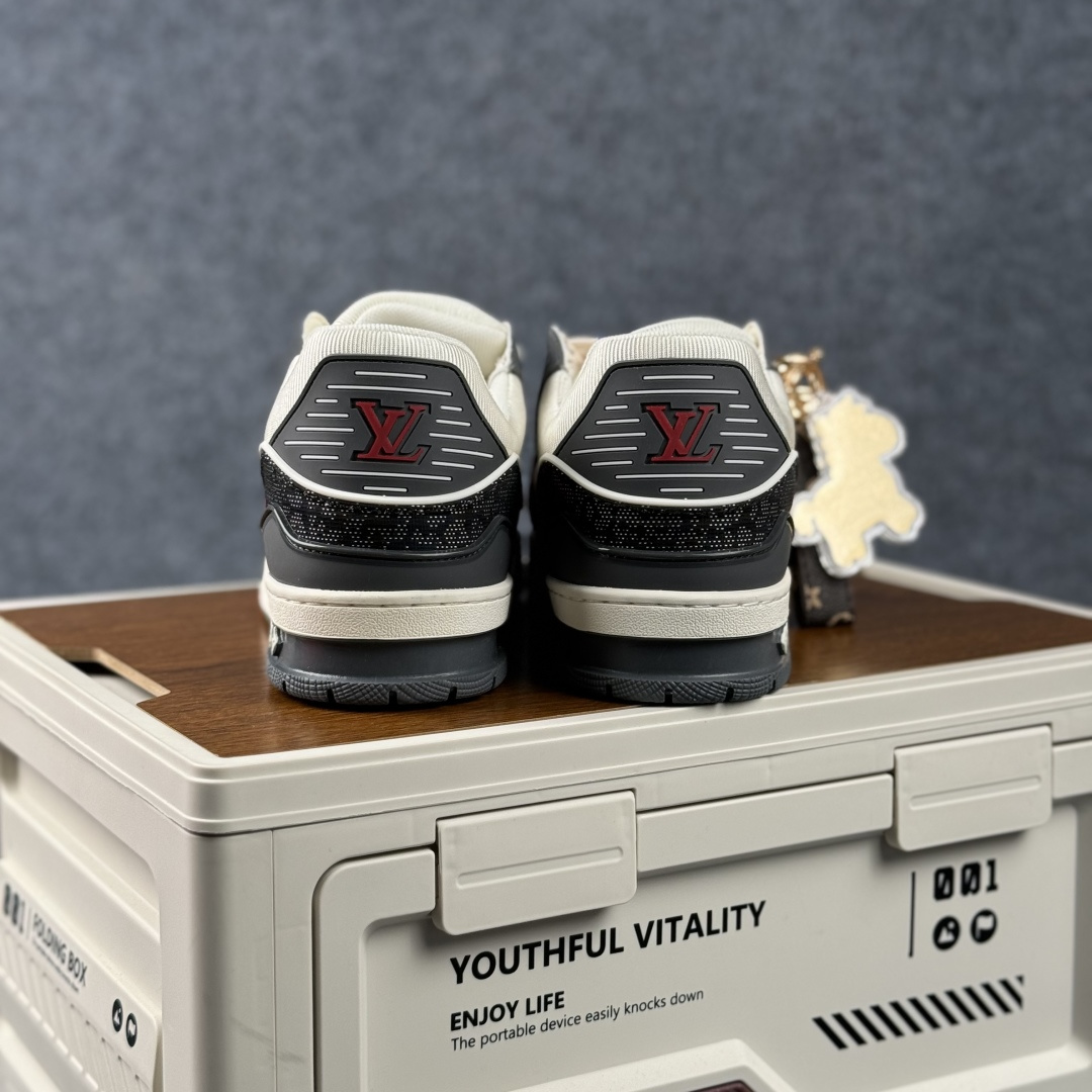 LV TRAINER白灰红 2A8DM11VL-Top High Quatity Cheap Sneakers Fashion Clothing Clothes Bags handbags Shoes of all Brand wholesale With The best Quality And Beautiful Price from China Factory Chinese suppliers wholesaler seller LV TRAINER白灰红 2A8DM11VL