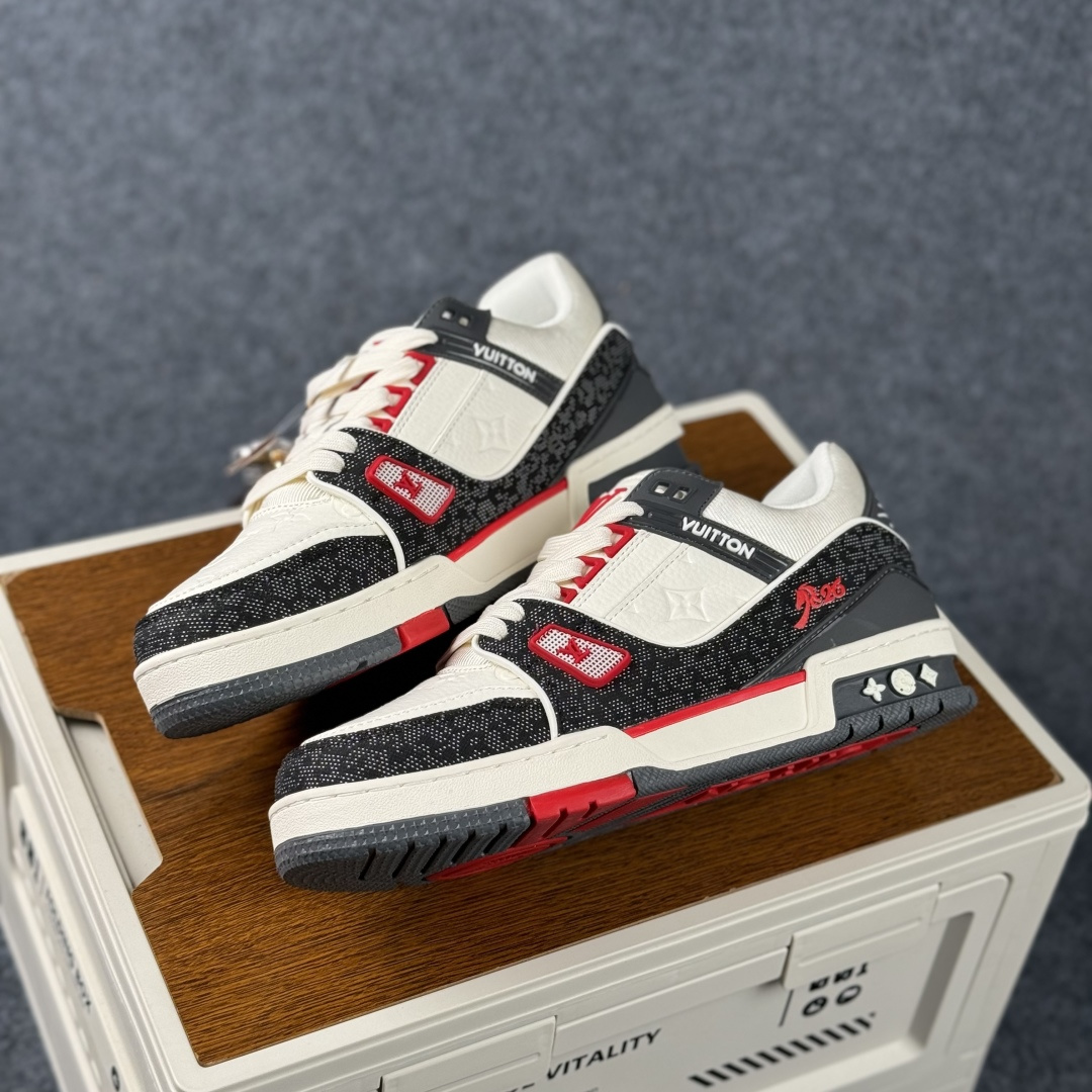 LV TRAINER白灰红 2A8DM11VL-Top High Quatity Cheap Sneakers Fashion Clothing Clothes Bags handbags Shoes of all Brand wholesale With The best Quality And Beautiful Price from China Factory Chinese suppliers wholesaler seller LV TRAINER白灰红 2A8DM11VL