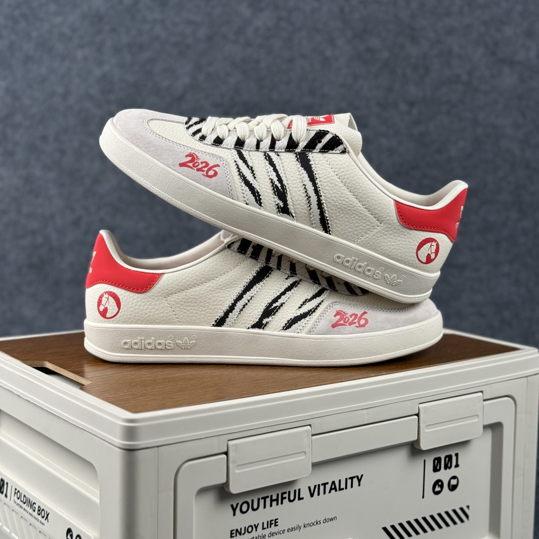 Adidas Handball Spezial Sanba 马年限定 JJ2601 阿迪达斯经典款 桑巴德训 复古休闲板鞋-Top High Quatity Cheap Sneakers Fashion Clothing Clothes Bags handbags Shoes of all Brand wholesale With The best Quality And Beautiful Price from China Factory Chinese suppliers wholesaler seller Adidas Handball Spezial Sanba 马年限定 JJ2601 阿迪达斯经典款 桑巴德训 复古休闲板鞋