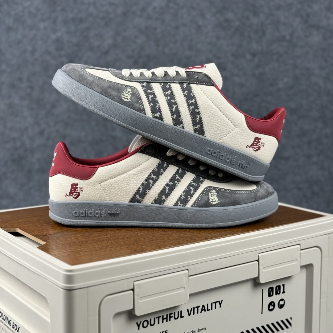 Adidas Handball Spezial Sanba 马年限定 ZH2603 阿迪达斯经典款 桑巴德训 复古休闲板鞋-Top High Quatity Cheap Sneakers Fashion Clothing Clothes Bags handbags Shoes of all Brand wholesale With The best Quality And Beautiful Price from China Factory Chinese suppliers wholesaler seller Adidas Handball Spezial Sanba 马年限定 ZH2603 阿迪达斯经典款 桑巴德训 复古休闲板鞋