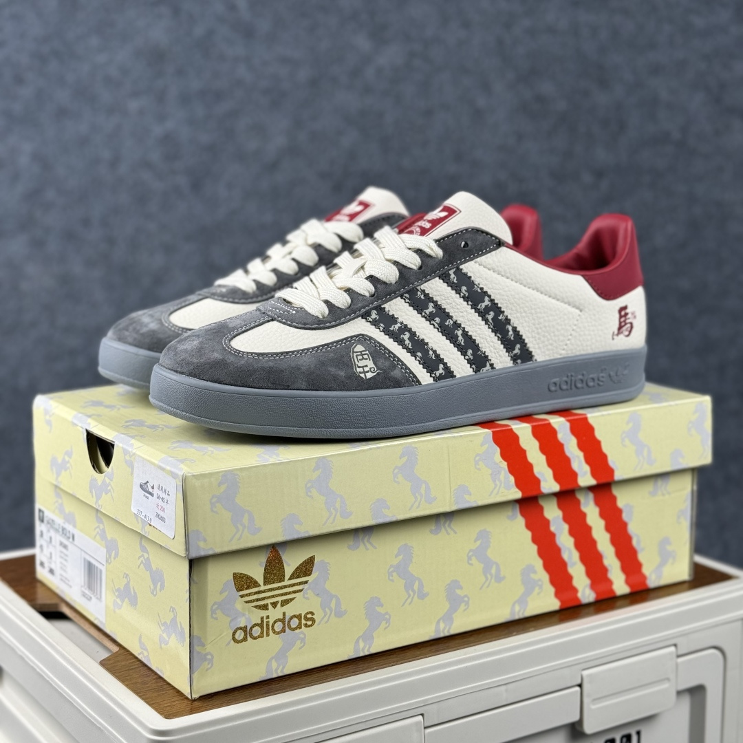 Adidas Handball Spezial Sanba 马年限定 ZH2603 阿迪达斯经典款 桑巴德训 复古休闲板鞋-Top High Quatity Cheap Sneakers Fashion Clothing Clothes Bags handbags Shoes of all Brand wholesale With The best Quality And Beautiful Price from China Factory Chinese suppliers wholesaler seller Adidas Handball Spezial Sanba 马年限定 ZH2603 阿迪达斯经典款 桑巴德训 复古休闲板鞋
