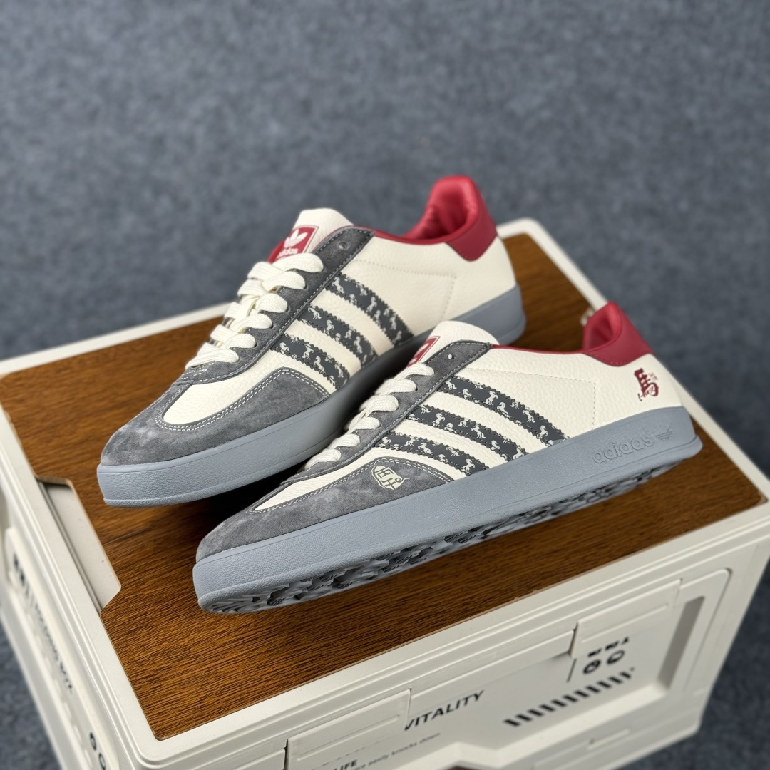 Adidas Handball Spezial Sanba 马年限定 ZH2603 阿迪达斯经典款 桑巴德训 复古休闲板鞋-Top High Quatity Cheap Sneakers Fashion Clothing Clothes Bags handbags Shoes of all Brand wholesale With The best Quality And Beautiful Price from China Factory Chinese suppliers wholesaler seller Adidas Handball Spezial Sanba 马年限定 ZH2603 阿迪达斯经典款 桑巴德训 复古休闲板鞋