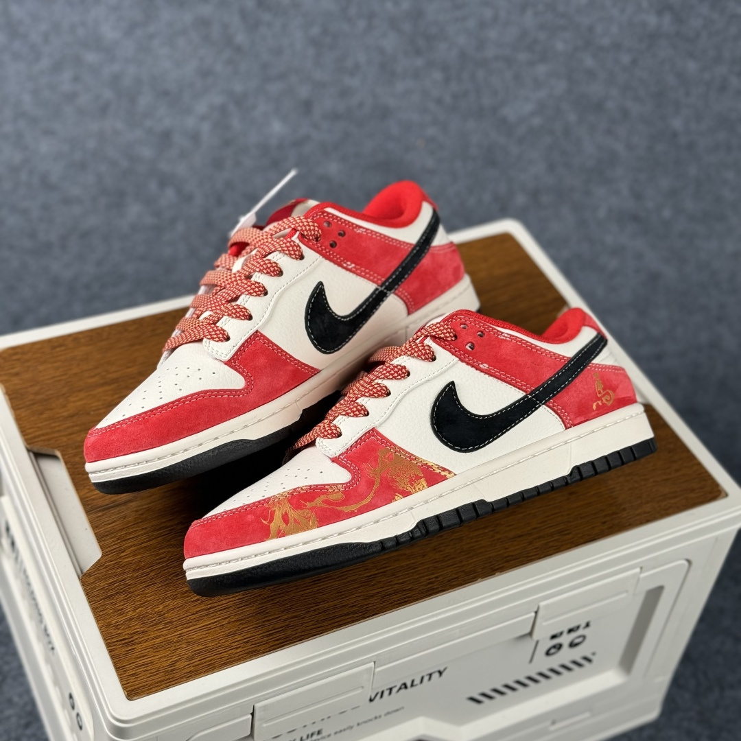 280 Nike Dunk Low Retro 马年限定 周年高端定制 低帮休闲板鞋 CX5050-Y75-Chinese UA Cheap High Quatity Brand Clothes Bags handbags Sneakers wholesale wholesaler seller from China Factory suppliers Fashion Clothing Shoes best Quality Beautiful Price 280 Nike Dunk Low Retro 马年限定 周年高端定制 低帮休闲板鞋 CX5050-Y75