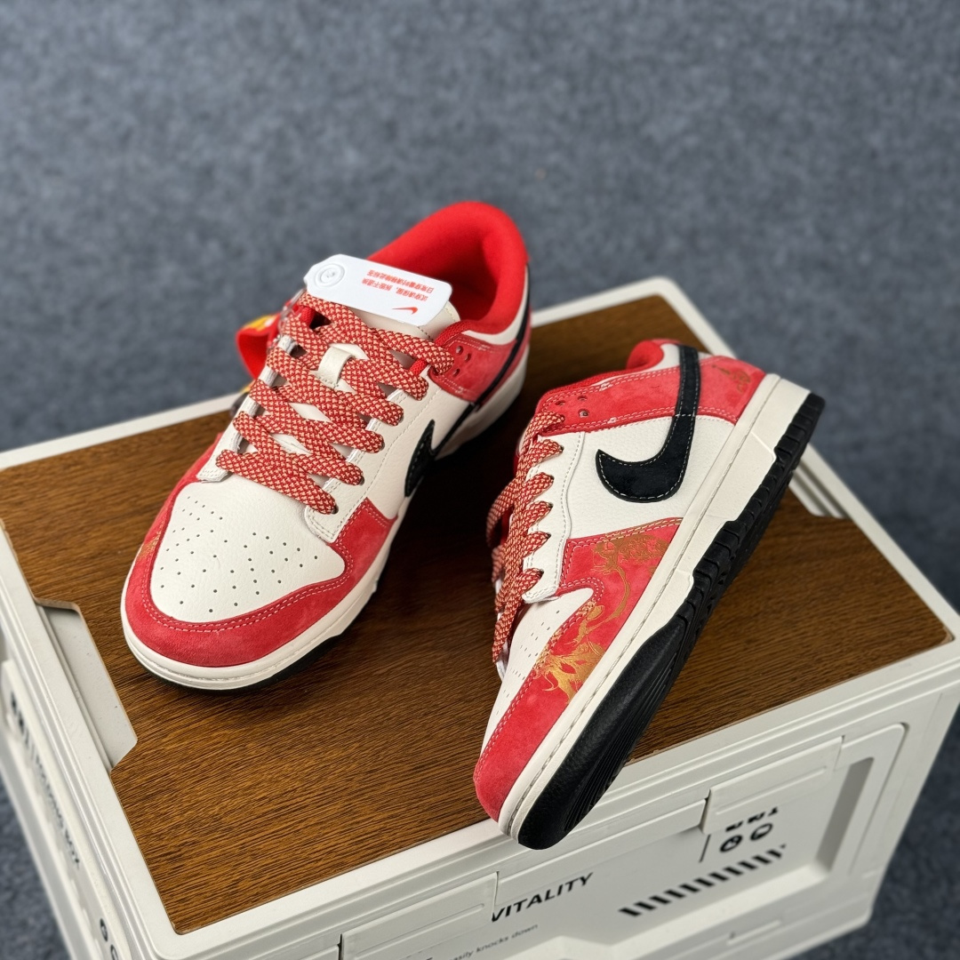 280 Nike Dunk Low Retro 马年限定 周年高端定制 低帮休闲板鞋 CX5050-Y75-Chinese UA Cheap High Quatity Brand Clothes Bags handbags Sneakers wholesale wholesaler seller from China Factory suppliers Fashion Clothing Shoes best Quality Beautiful Price 280 Nike Dunk Low Retro 马年限定 周年高端定制 低帮休闲板鞋 CX5050-Y75