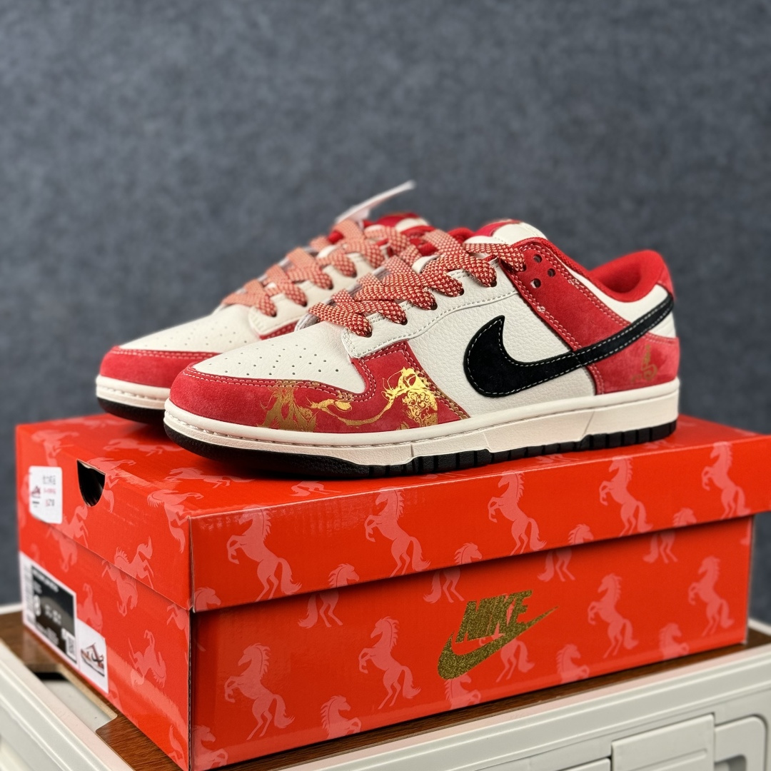 280 Nike Dunk Low Retro 马年限定 周年高端定制 低帮休闲板鞋 CX5050-Y75-Chinese UA Cheap High Quatity Brand Clothes Bags handbags Sneakers wholesale wholesaler seller from China Factory suppliers Fashion Clothing Shoes best Quality Beautiful Price 280 Nike Dunk Low Retro 马年限定 周年高端定制 低帮休闲板鞋 CX5050-Y75