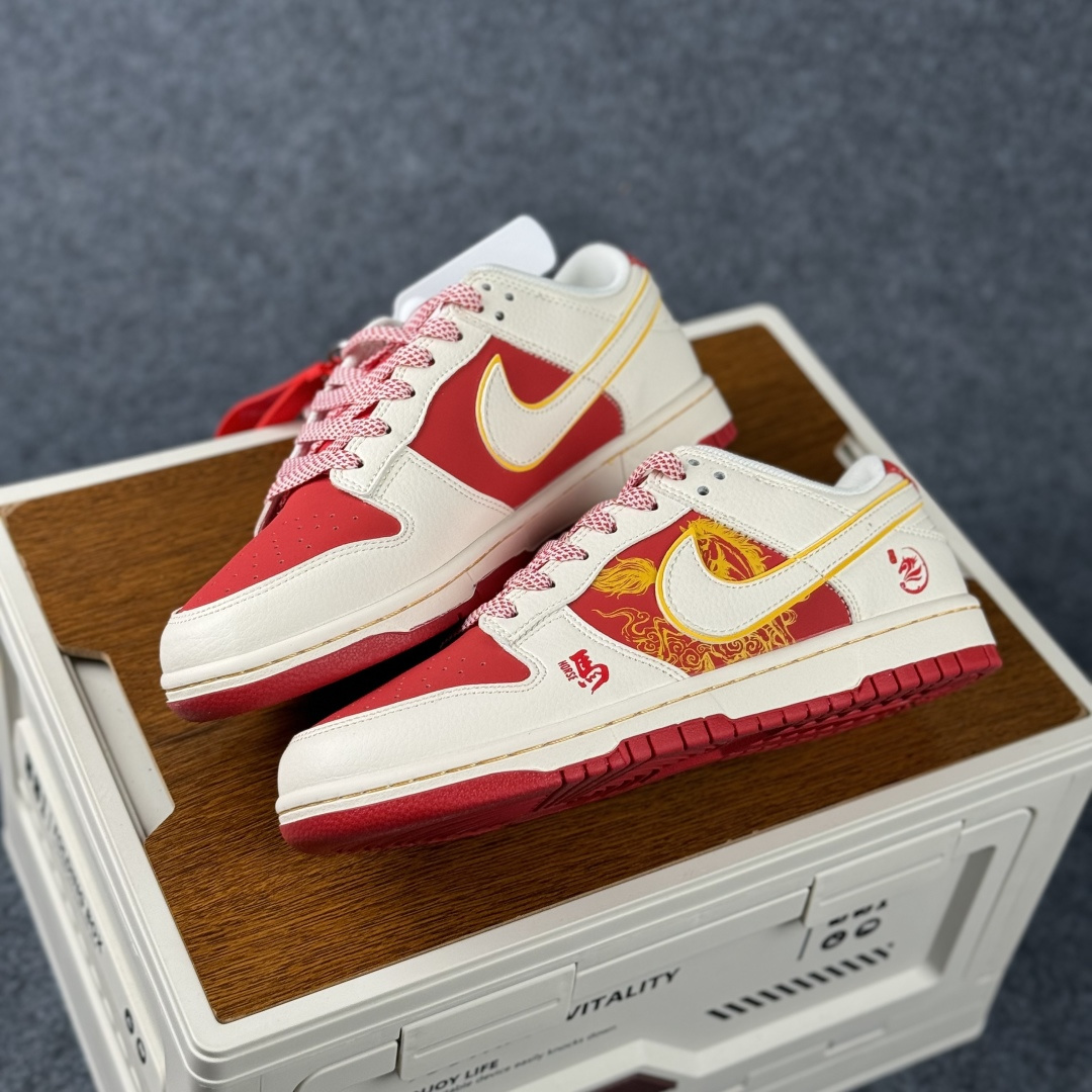 Nike Dunk Low Retro 马年限定 周年高端定制 低帮休闲板鞋 FF9989-022-High Quatity Cheap Brand wholesale wholesaler seller Clothes Bags handbags Sneakers Top Fashion Clothing Shoes from China Factory Chinese suppliers best Quality Beautiful Price Nike Dunk Low Retro 马年限定 周年高端定制 低帮休闲板鞋 FF9989-022