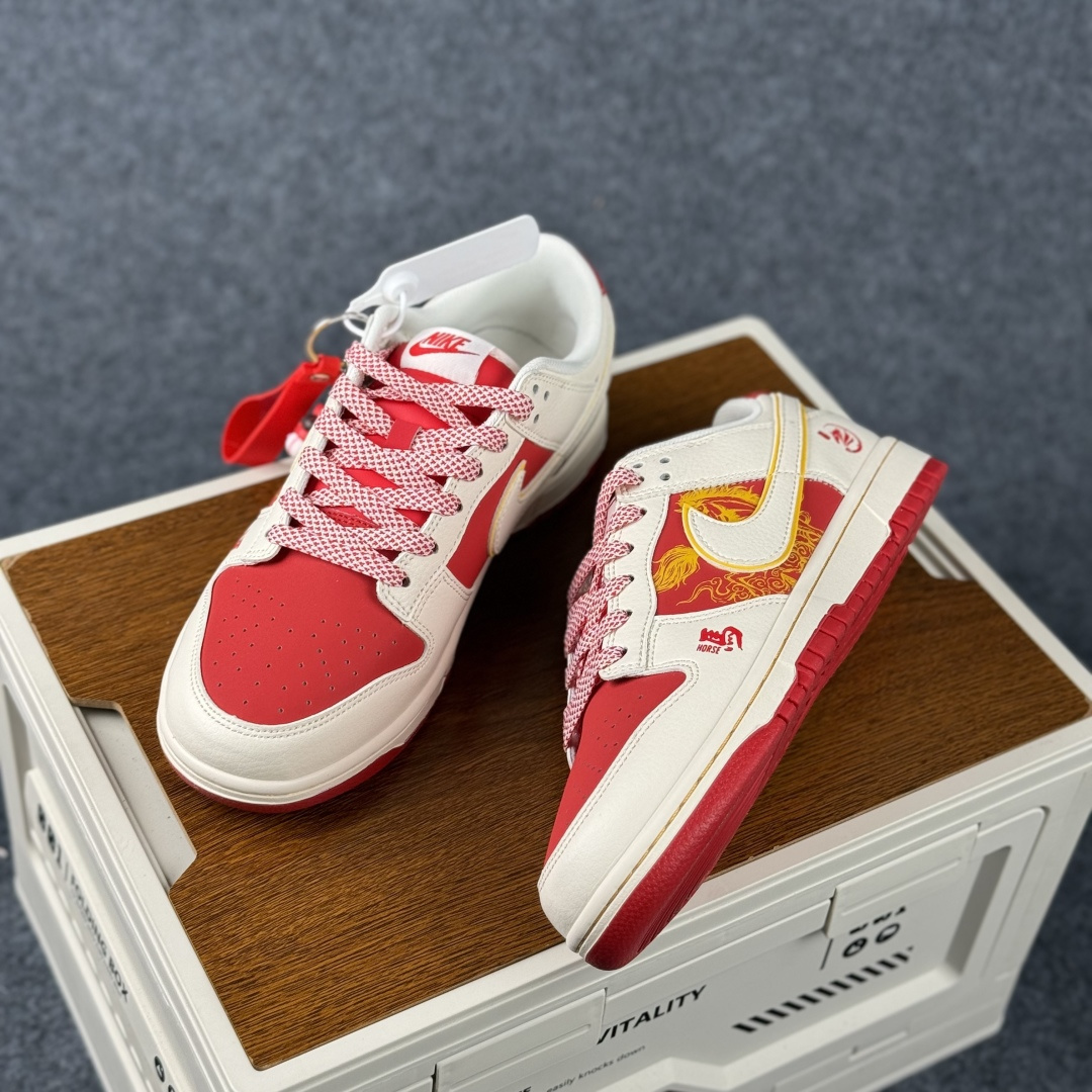 Nike Dunk Low Retro 马年限定 周年高端定制 低帮休闲板鞋 FF9989-022-High Quatity Cheap Brand wholesale wholesaler seller Clothes Bags handbags Sneakers Top Fashion Clothing Shoes from China Factory Chinese suppliers best Quality Beautiful Price Nike Dunk Low Retro 马年限定 周年高端定制 低帮休闲板鞋 FF9989-022