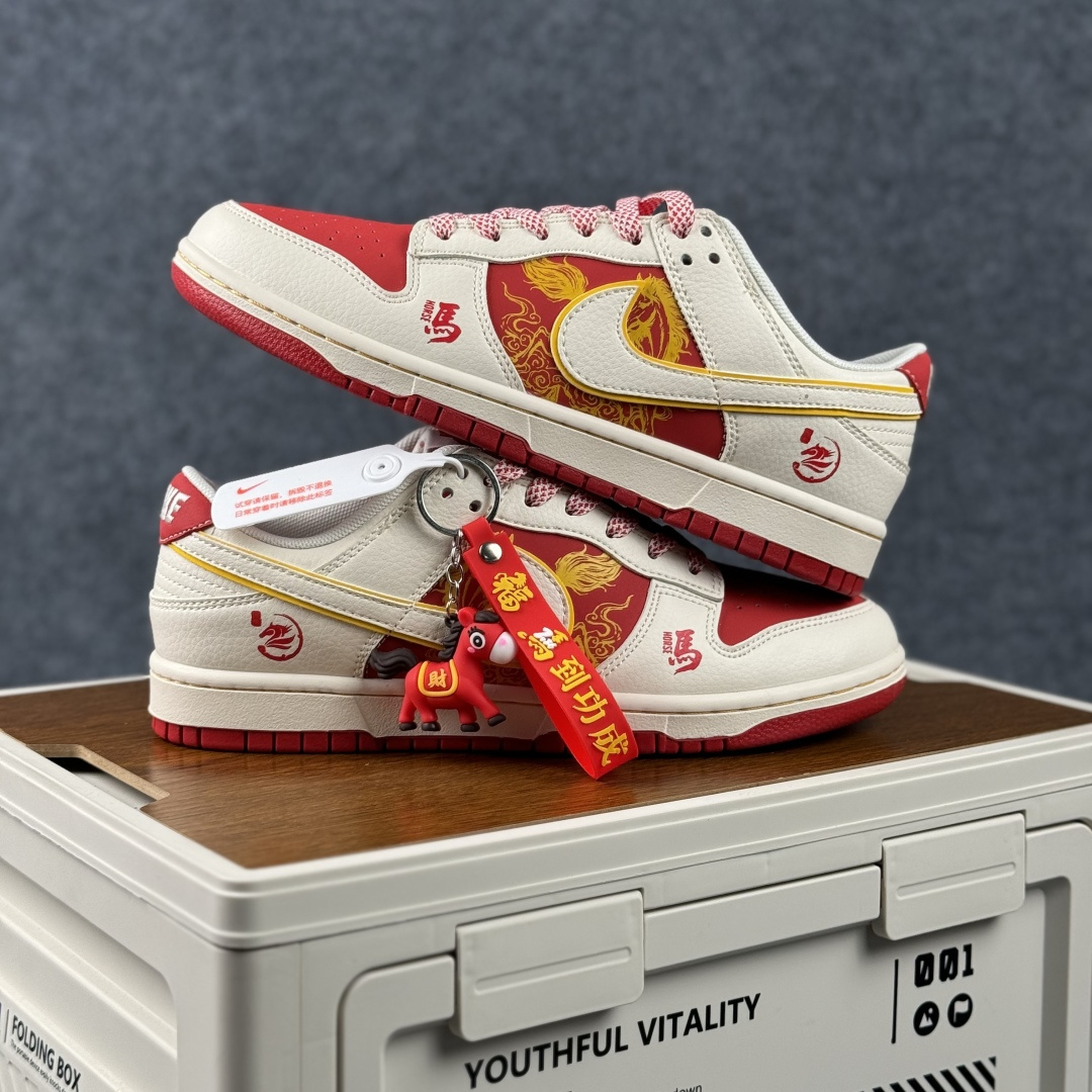 Nike Dunk Low Retro 马年限定 周年高端定制 低帮休闲板鞋 FF9989-022-High Quatity Cheap Brand wholesale wholesaler seller Clothes Bags handbags Sneakers Top Fashion Clothing Shoes from China Factory Chinese suppliers best Quality Beautiful Price Nike Dunk Low Retro 马年限定 周年高端定制 低帮休闲板鞋 FF9989-022