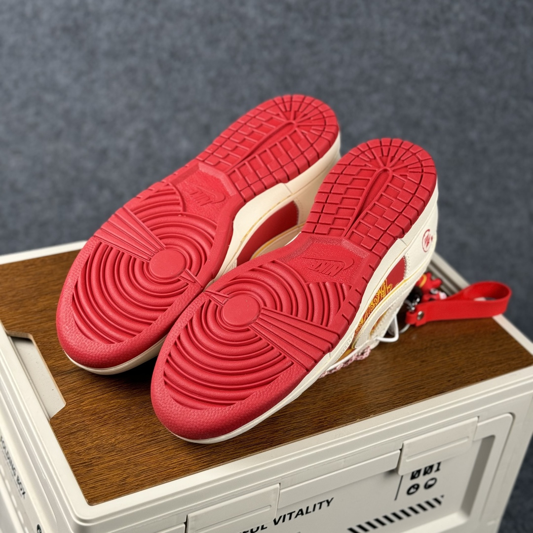 Nike Dunk Low Retro 马年限定 周年高端定制 低帮休闲板鞋 FF9989-022-High Quatity Cheap Brand wholesale wholesaler seller Clothes Bags handbags Sneakers Top Fashion Clothing Shoes from China Factory Chinese suppliers best Quality Beautiful Price Nike Dunk Low Retro 马年限定 周年高端定制 低帮休闲板鞋 FF9989-022