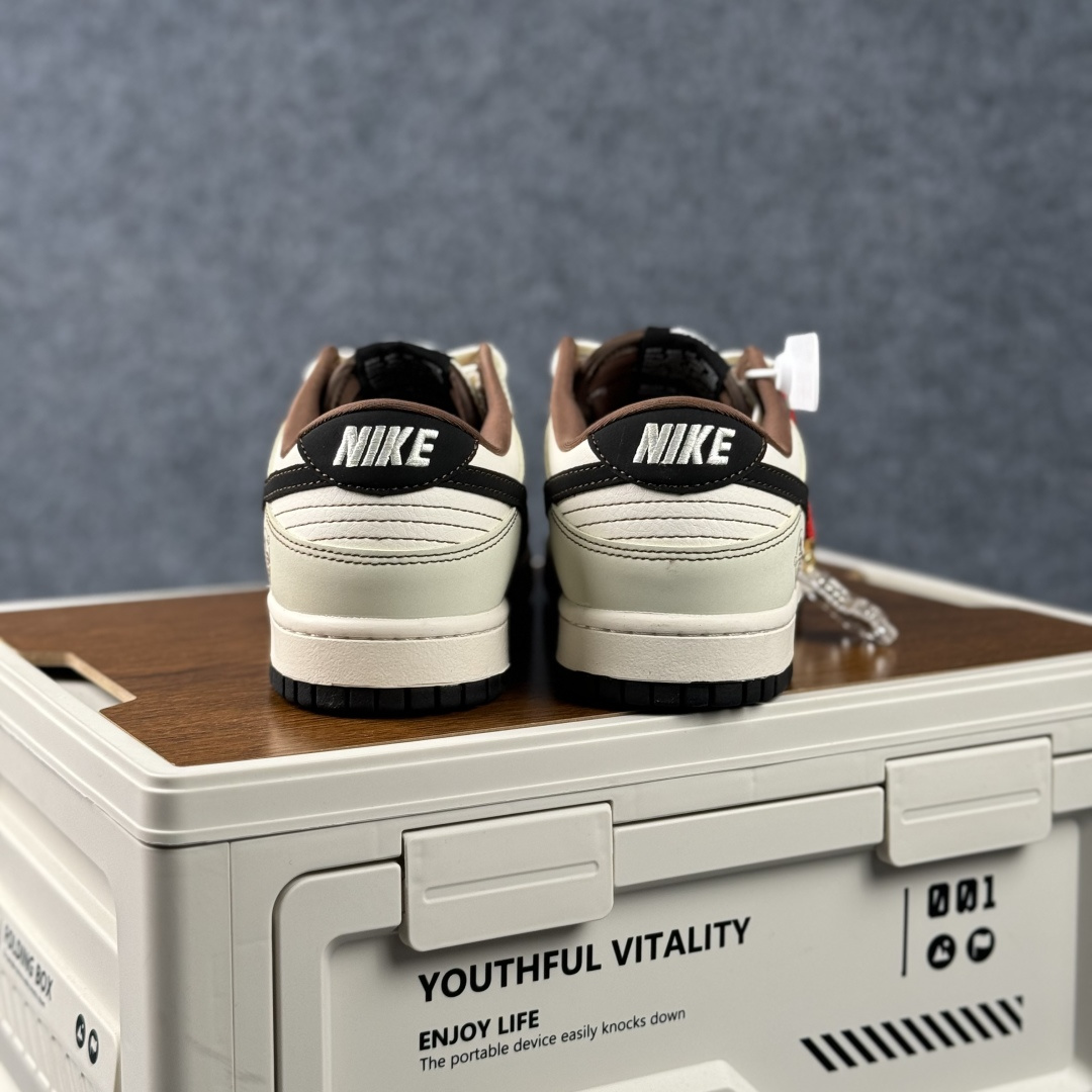 Nike Dunk Low Retro 马年限定 周年高端定制 低帮休闲板鞋 HG0026-013-Top High Quatity Cheap Sneakers Fashion Clothing Clothes Bags handbags Shoes of all Brand wholesale With The best Quality And Beautiful Price from China Factory Chinese suppliers wholesaler seller Nike Dunk Low Retro 马年限定 周年高端定制 低帮休闲板鞋 HG0026-013