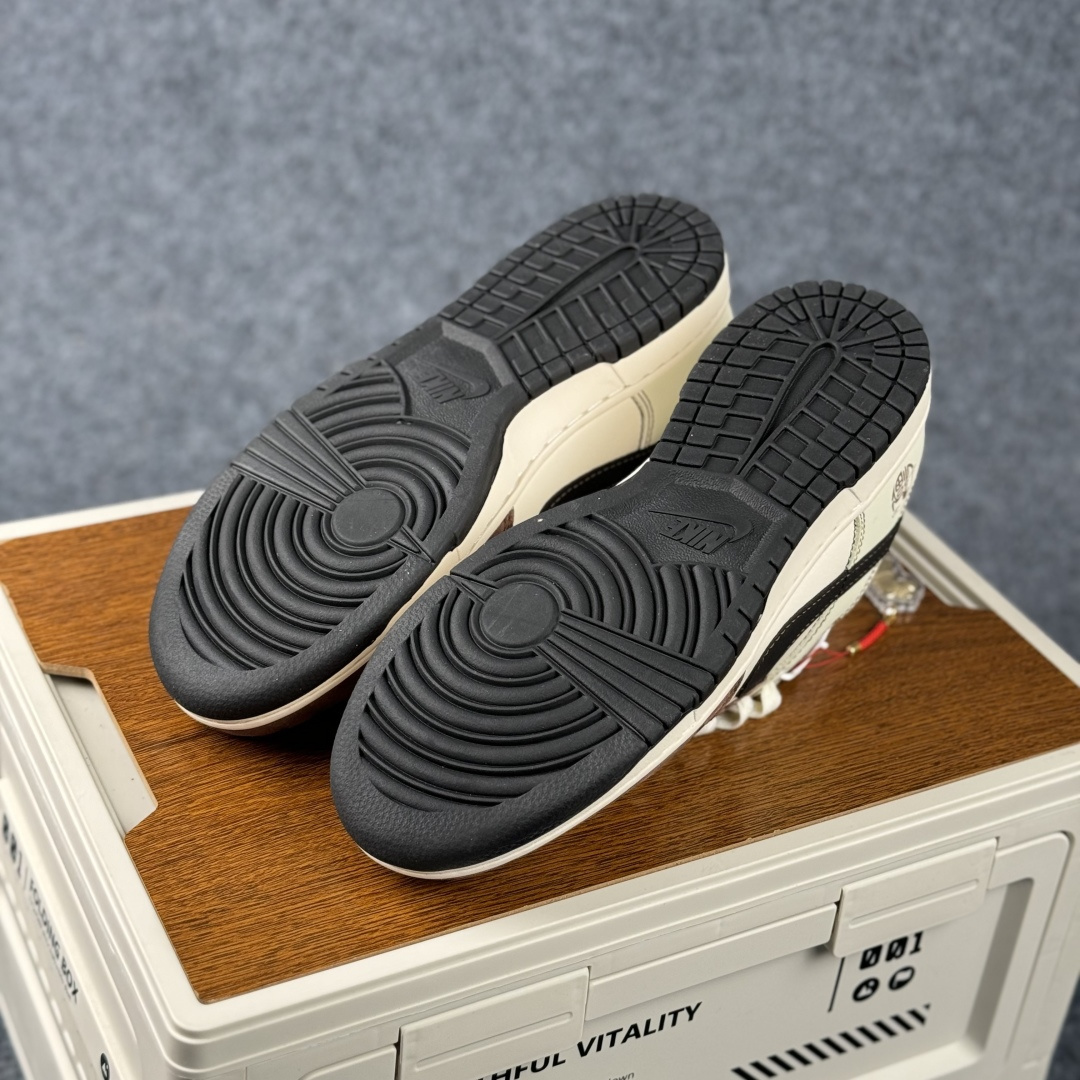 Nike Dunk Low Retro 马年限定 周年高端定制 低帮休闲板鞋 HG0026-013-Top High Quatity Cheap Sneakers Fashion Clothing Clothes Bags handbags Shoes of all Brand wholesale With The best Quality And Beautiful Price from China Factory Chinese suppliers wholesaler seller Nike Dunk Low Retro 马年限定 周年高端定制 低帮休闲板鞋 HG0026-013