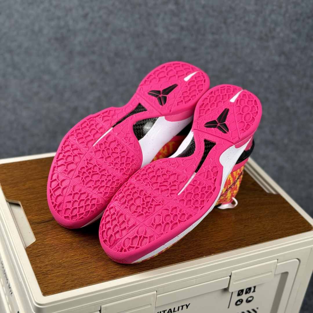 360 焰红马年 Kobe 6 Protro 锋芒绽放 玫红与明黄交织的焰纹铺满鞋身 CW2190-046-Chinese UA Cheap High Quatity Brand Clothes Bags handbags Sneakers wholesale wholesaler seller from China Factory suppliers Fashion Clothing Shoes best Quality Beautiful Price 360 焰红马年 Kobe 6 Protro 锋芒绽放 玫红与明黄交织的焰纹铺满鞋身 CW2190-046
