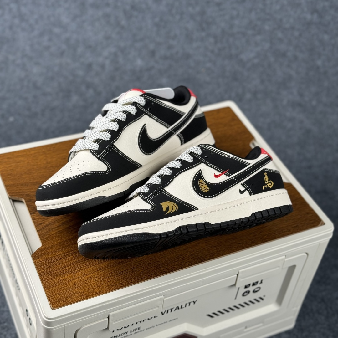Nike Dunk Low Retro 马年限定 周年高端定制 低帮休闲板鞋 CX5050-Y77-Top High Quatity Cheap Sneakers Fashion Clothing Clothes Bags handbags Shoes of all Brand wholesale With The best Quality And Beautiful Price from China Factory Chinese suppliers wholesaler seller Nike Dunk Low Retro 马年限定 周年高端定制 低帮休闲板鞋 CX5050-Y77