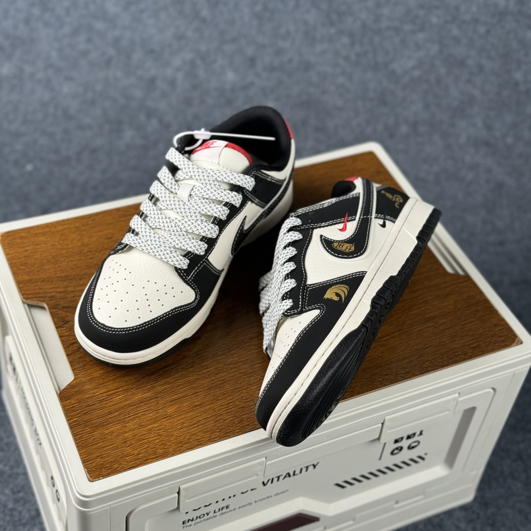Nike Dunk Low Retro 马年限定 周年高端定制 低帮休闲板鞋 CX5050-Y77-Top High Quatity Cheap Sneakers Fashion Clothing Clothes Bags handbags Shoes of all Brand wholesale With The best Quality And Beautiful Price from China Factory Chinese suppliers wholesaler seller Nike Dunk Low Retro 马年限定 周年高端定制 低帮休闲板鞋 CX5050-Y77