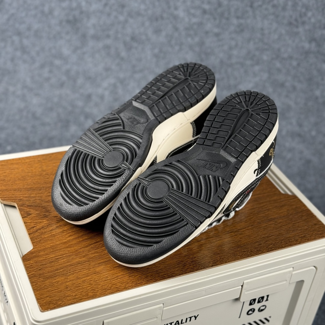 Nike Dunk Low Retro 马年限定 周年高端定制 低帮休闲板鞋 CX5050-Y77-Top High Quatity Cheap Sneakers Fashion Clothing Clothes Bags handbags Shoes of all Brand wholesale With The best Quality And Beautiful Price from China Factory Chinese suppliers wholesaler seller Nike Dunk Low Retro 马年限定 周年高端定制 低帮休闲板鞋 CX5050-Y77