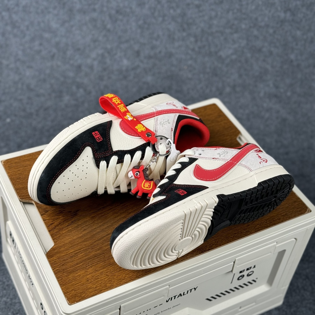 Nike Dunk Low Retro 马年限定 周年高端定制 低帮休闲板鞋 CX5050-Y78-Top High Quatity Cheap Sneakers Fashion Clothing Clothes Bags handbags Shoes of all Brand wholesale With The best Quality And Beautiful Price from China Factory Chinese suppliers wholesaler seller Nike Dunk Low Retro 马年限定 周年高端定制 低帮休闲板鞋 CX5050-Y78