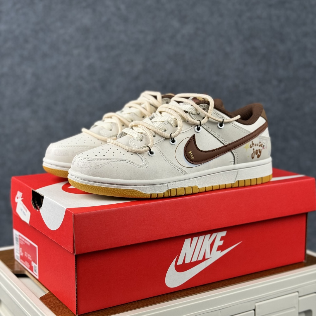 280 Nike SB Dunk Low 绑带款 高端定制 低帮休闲滑板鞋 HM3695-071-Chinese UA Cheap High Quatity Brand Clothes Bags handbags Sneakers wholesale wholesaler seller from China Factory suppliers Fashion Clothing Shoes best Quality Beautiful Price 280 Nike SB Dunk Low 绑带款 高端定制 低帮休闲滑板鞋 HM3695-071