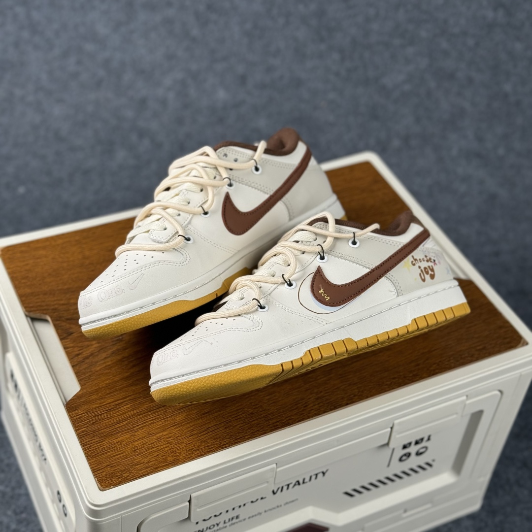 280 Nike SB Dunk Low 绑带款 高端定制 低帮休闲滑板鞋 HM3695-071-Chinese UA Cheap High Quatity Brand Clothes Bags handbags Sneakers wholesale wholesaler seller from China Factory suppliers Fashion Clothing Shoes best Quality Beautiful Price 280 Nike SB Dunk Low 绑带款 高端定制 低帮休闲滑板鞋 HM3695-071