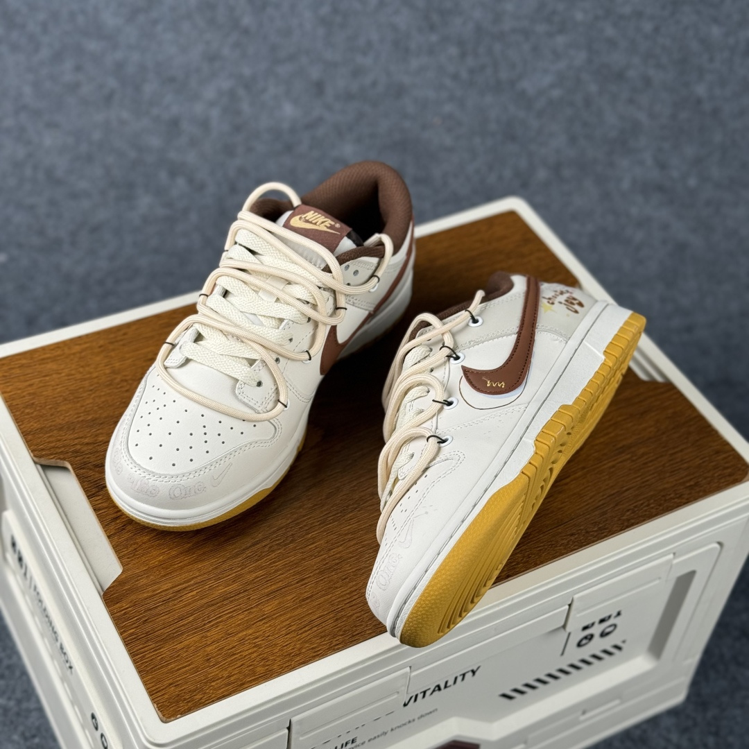 280 Nike SB Dunk Low 绑带款 高端定制 低帮休闲滑板鞋 HM3695-071-Chinese UA Cheap High Quatity Brand Clothes Bags handbags Sneakers wholesale wholesaler seller from China Factory suppliers Fashion Clothing Shoes best Quality Beautiful Price 280 Nike SB Dunk Low 绑带款 高端定制 低帮休闲滑板鞋 HM3695-071