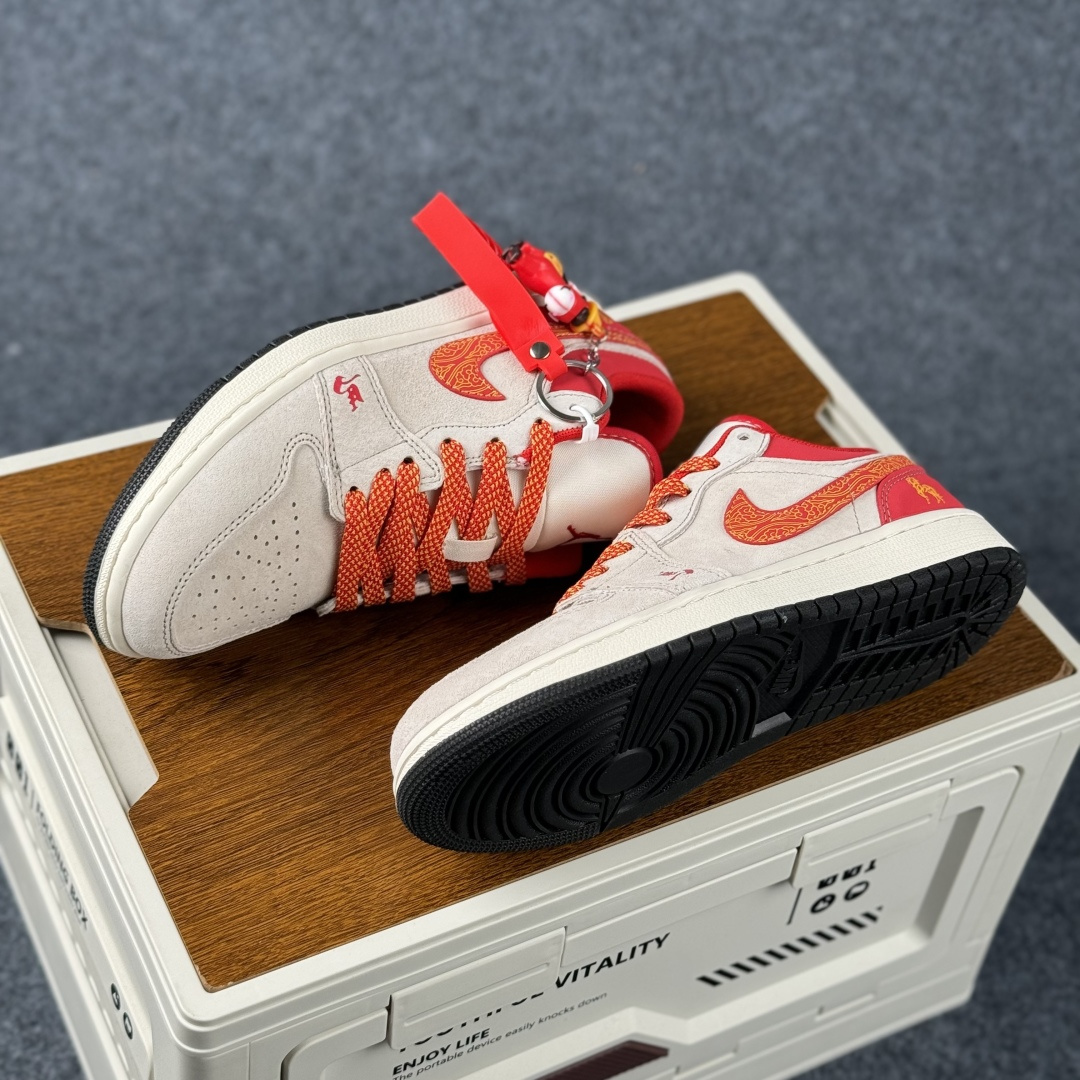 Air Jordan 1 Low AJ1 乔1 马年限定 高端定制 低帮复古篮球鞋 XT6998-170-Top High Quatity Cheap Sneakers Fashion Clothing Clothes Bags handbags Shoes of all Brand wholesale With The best Quality And Beautiful Price from China Factory Chinese suppliers wholesaler seller Air Jordan 1 Low AJ1 乔1 马年限定 高端定制 低帮复古篮球鞋 XT6998-170