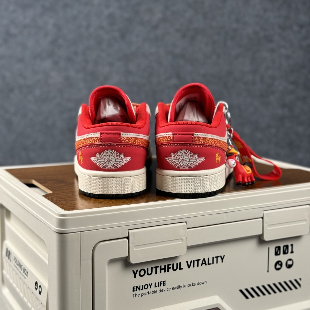 Air Jordan 1 Low AJ1 乔1 马年限定 高端定制 低帮复古篮球鞋 XT6998-170-Top High Quatity Cheap Sneakers Fashion Clothing Clothes Bags handbags Shoes of all Brand wholesale With The best Quality And Beautiful Price from China Factory Chinese suppliers wholesaler seller Air Jordan 1 Low AJ1 乔1 马年限定 高端定制 低帮复古篮球鞋 XT6998-170
