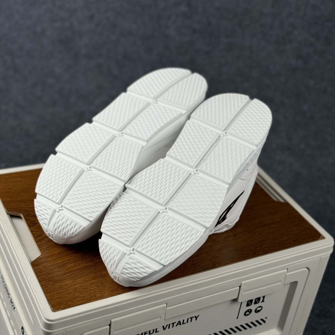 400 Louis Vuitton Classic 2025秋天系列 路易威登LV 低帮 白黑色 圆头系带低邦经典走秀休闲鞋-Chinese UA Cheap High Quatity Brand Clothes Bags handbags Sneakers wholesale wholesaler seller from China Factory suppliers Fashion Clothing Shoes best Quality Beautiful Price 400 Louis Vuitton Classic 2025秋天系列 路易威登LV 低帮 白黑色 圆头系带低邦经典走秀休闲鞋