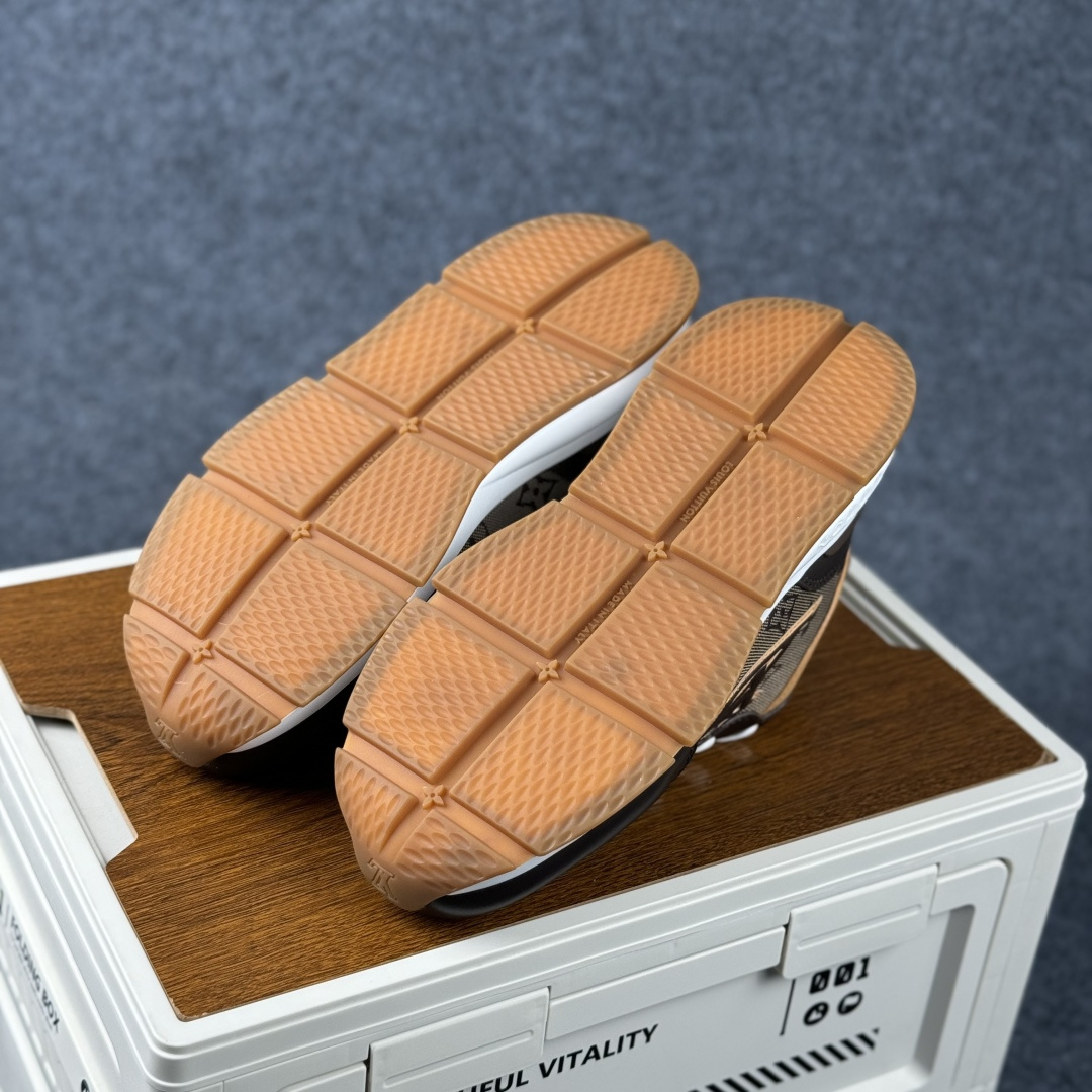 Louis Vuitton Classic 2025秋天系列 路易威登LV 低帮 圆头系带低邦经典走秀休闲鞋