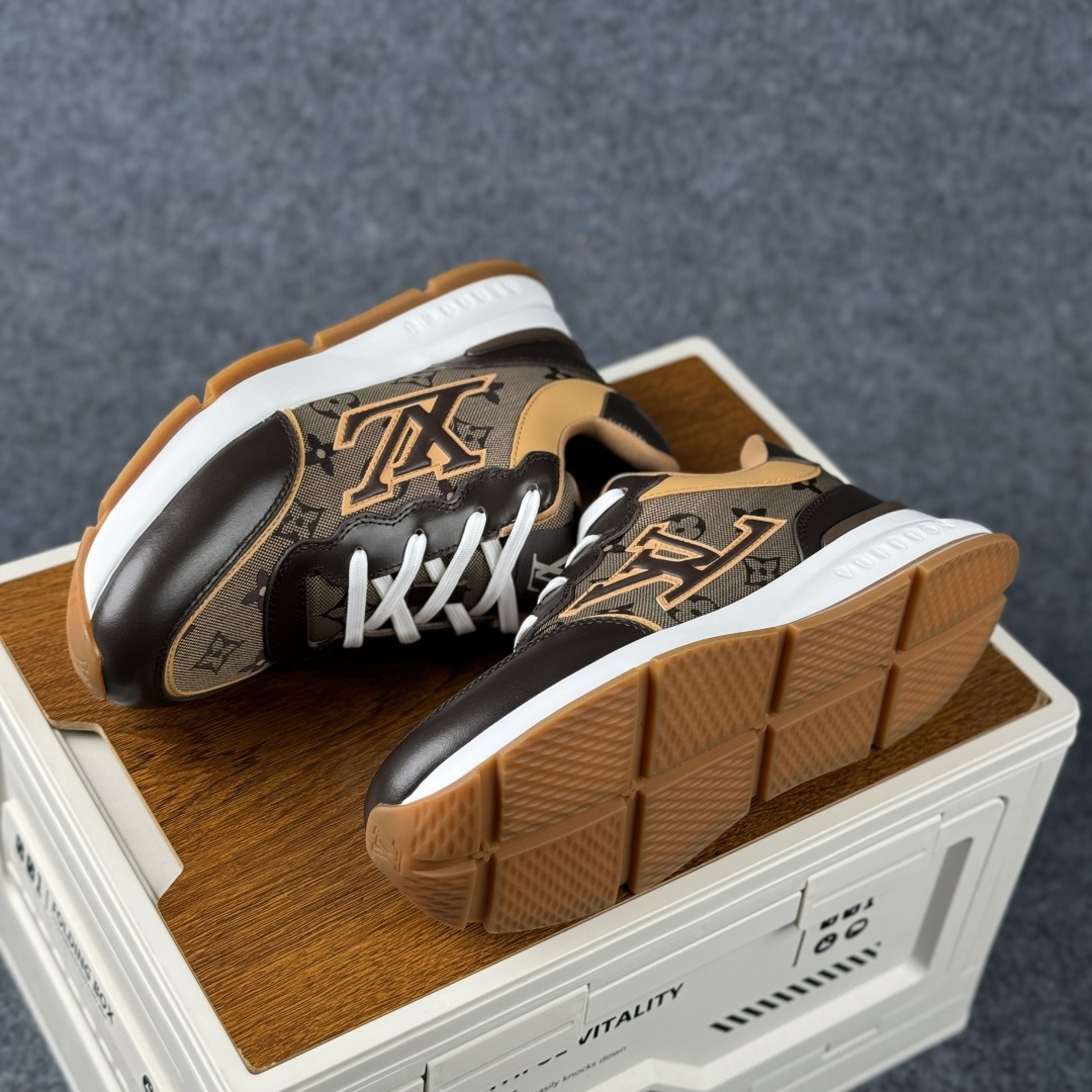 Louis Vuitton Classic 2025秋天系列 路易威登LV 低帮 圆头系带低邦经典走秀休闲鞋