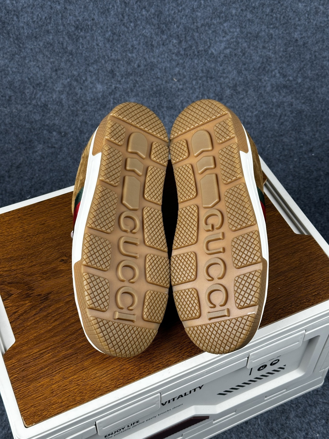 Gucci ACE Screener 珐琅 复古老爹 尺码39-45 古驰男士厚底板鞋 849836 AAFS3 2154-Top High Quatity Cheap Sneakers Fashion Clothing Clothes Bags handbags Shoes of all Brand wholesale With The best Quality And Beautiful Price from China Factory Chinese suppliers wholesaler seller Gucci ACE Screener 珐琅 复古老爹 尺码39-45 古驰男士厚底板鞋 849836 AAFS3 2154
