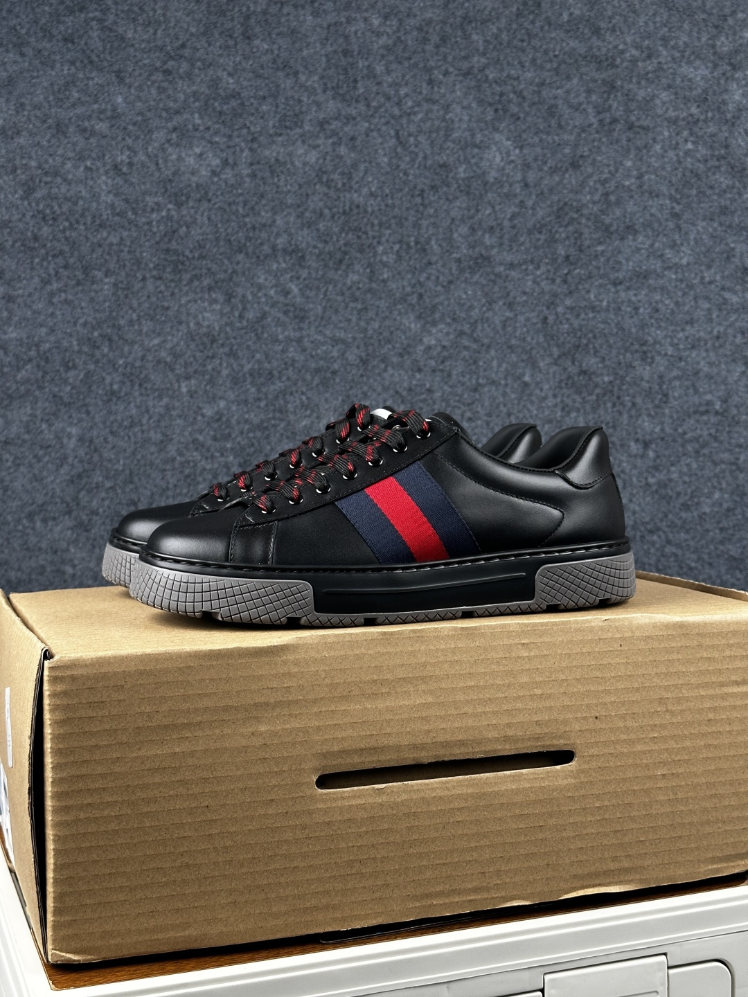 Gucci ACE Screener 珐琅 复古老爹 尺码39-45 古驰男士厚底板鞋 849836 AAFN3 1076-Top High Quatity Cheap Sneakers Fashion Clothing Clothes Bags handbags Shoes of all Brand wholesale With The best Quality And Beautiful Price from China Factory Chinese suppliers wholesaler seller Gucci ACE Screener 珐琅 复古老爹 尺码39-45 古驰男士厚底板鞋 849836 AAFN3 1076