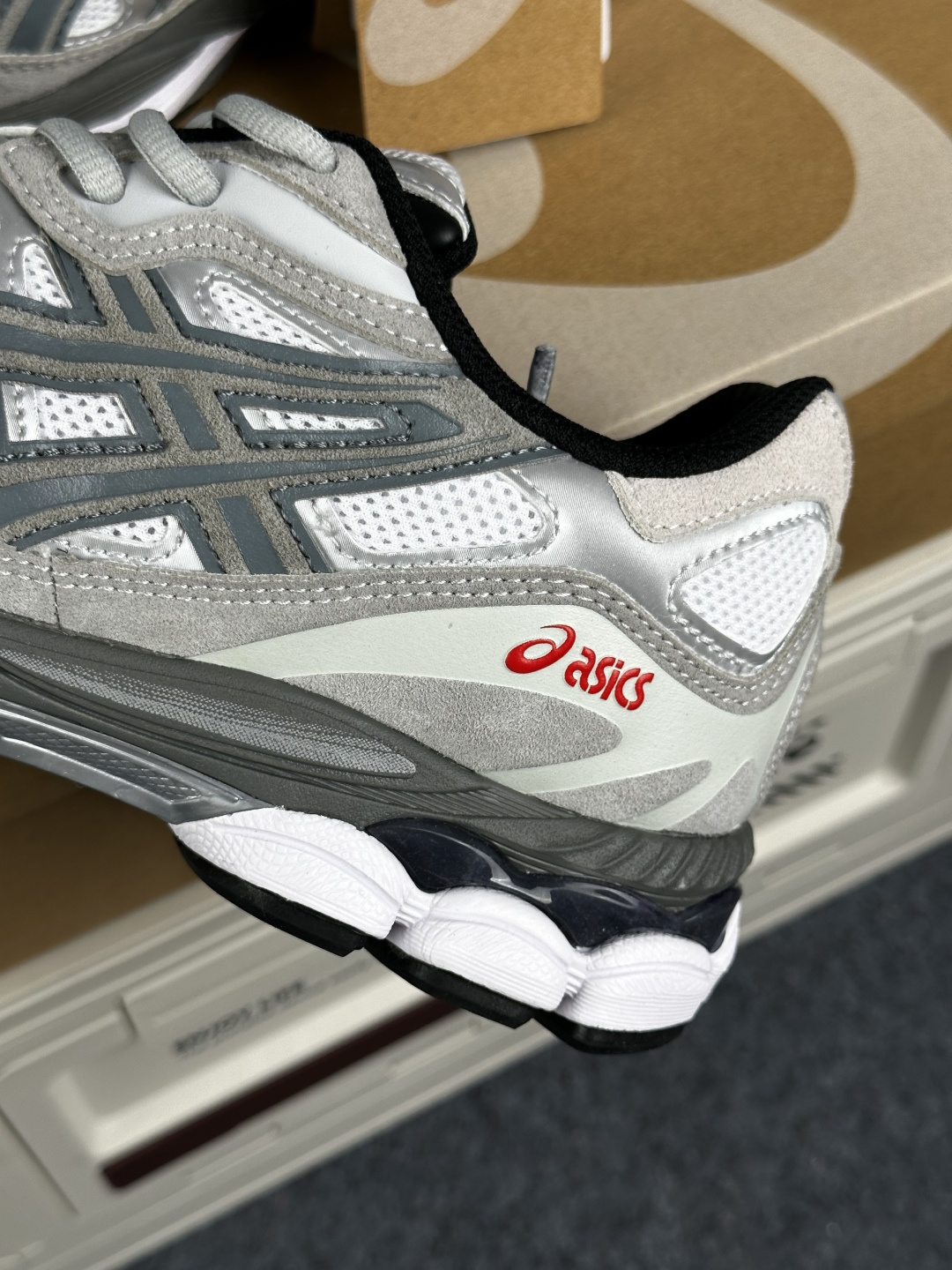 240 Asics Gel-N亚瑟士运动休闲透气专业跑鞋 1201A789-102 男女鞋36-46码 #鞋面采用反绒皮与网布拼接 透气舒适兼具休闲时尚 结合简明的配色 展现品牌的传承及引领复古流行的主题 虎爪造型的LO#鞋身稳定包裹系统 支撑鞋身 经典宽大鞋型配备防偏移设计提升包裹性 穿着舒适鞋面透气孔设计 提供透气性 尺码36 37 37.5 38 39 39.5 40 40.5 41.5 42 42.5 43.5 44 45 46-Chinese UA Cheap High Quatity Brand Clothes Bags handbags Sneakers wholesale wholesaler seller from China Factory suppliers Fashion Clothing Shoes best Quality Beautiful Price 240 Asics Gel-N亚瑟士运动休闲透气专业跑鞋 1201A789-102 男女鞋36-46码 #鞋面采用反绒皮与网布拼接 透气舒适兼具休闲时尚 结合简明的配色 展现品牌的传承及引领复古流行的主题 虎爪造型的LO#鞋身稳定包裹系统 支撑鞋身 经典宽大鞋型配备防偏移设计提升包裹性 穿着舒适鞋面透气孔设计 提供透气性 尺码36 37 37.5 38 39 39.5 40 40.5 41.5 42 42.5 43.5 44 45 46