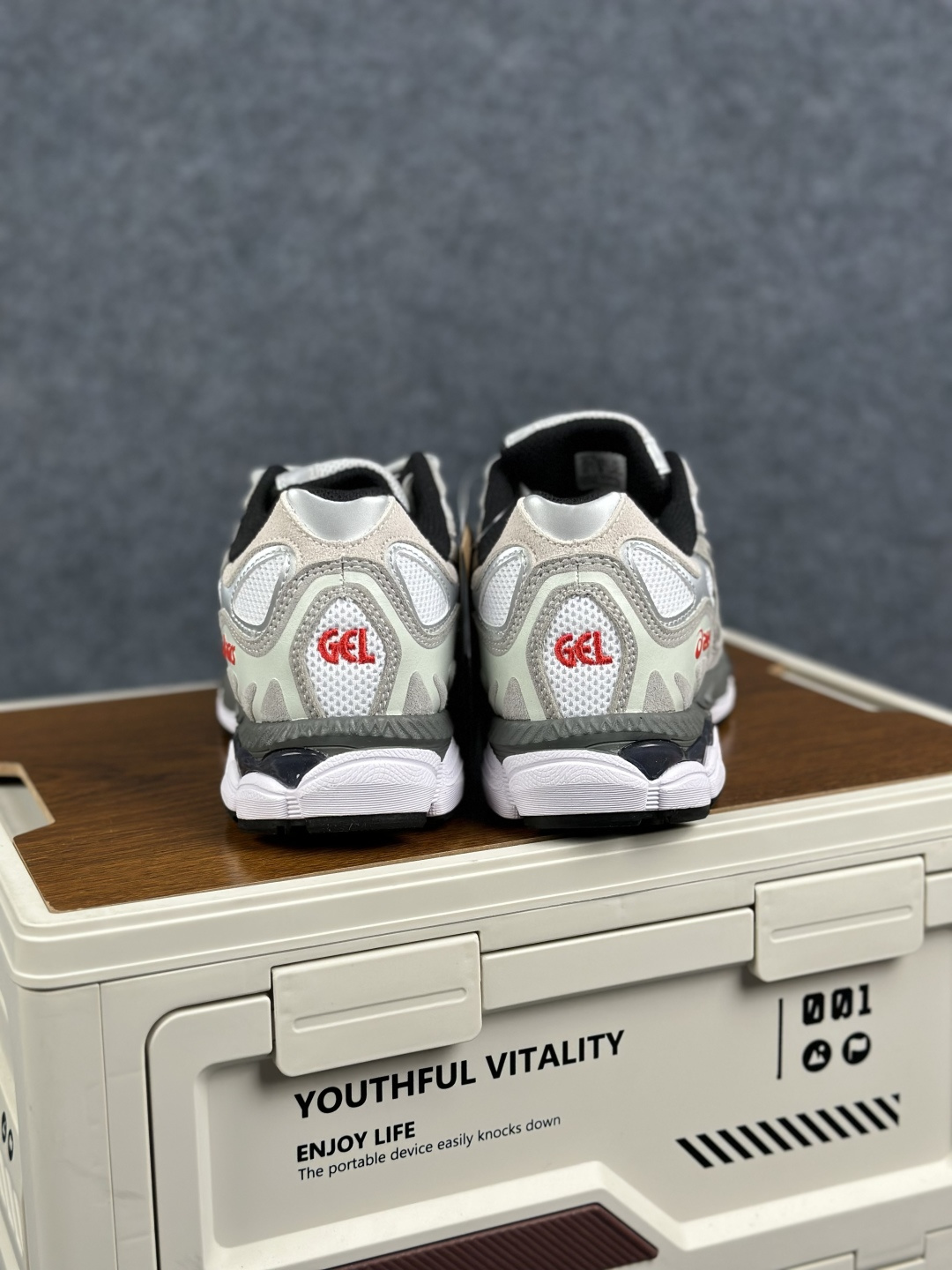 240 Asics Gel-N亚瑟士运动休闲透气专业跑鞋 1201A789-102 男女鞋36-46码 #鞋面采用反绒皮与网布拼接 透气舒适兼具休闲时尚 结合简明的配色 展现品牌的传承及引领复古流行的主题 虎爪造型的LO#鞋身稳定包裹系统 支撑鞋身 经典宽大鞋型配备防偏移设计提升包裹性 穿着舒适鞋面透气孔设计 提供透气性 尺码36 37 37.5 38 39 39.5 40 40.5 41.5 42 42.5 43.5 44 45 46-Chinese UA Cheap High Quatity Brand Clothes Bags handbags Sneakers wholesale wholesaler seller from China Factory suppliers Fashion Clothing Shoes best Quality Beautiful Price 240 Asics Gel-N亚瑟士运动休闲透气专业跑鞋 1201A789-102 男女鞋36-46码 #鞋面采用反绒皮与网布拼接 透气舒适兼具休闲时尚 结合简明的配色 展现品牌的传承及引领复古流行的主题 虎爪造型的LO#鞋身稳定包裹系统 支撑鞋身 经典宽大鞋型配备防偏移设计提升包裹性 穿着舒适鞋面透气孔设计 提供透气性 尺码36 37 37.5 38 39 39.5 40 40.5 41.5 42 42.5 43.5 44 45 46